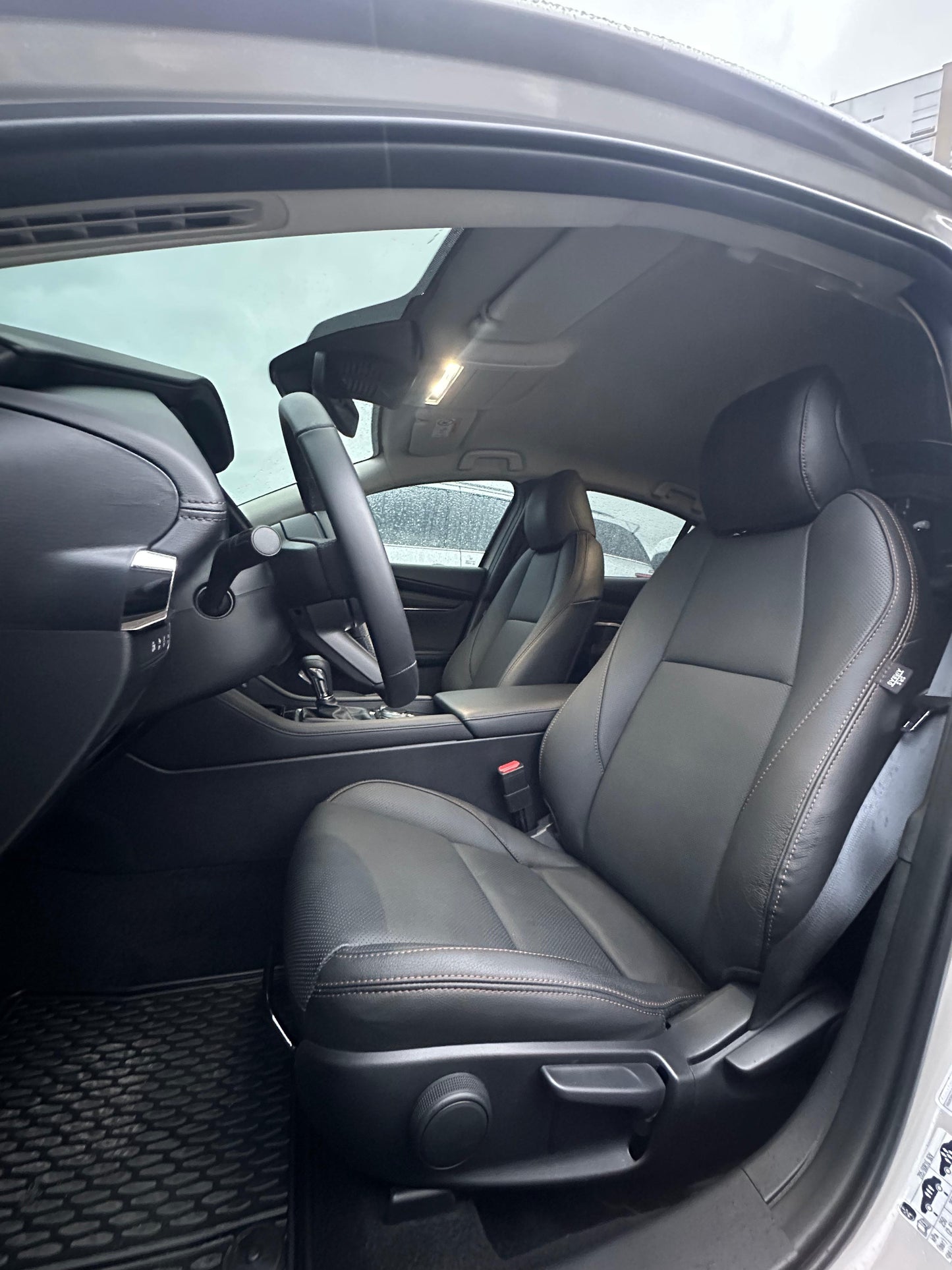MAZDA 3 TOURING SEDÁN HYBRID 2.0 2025 AUTOMÁTICO