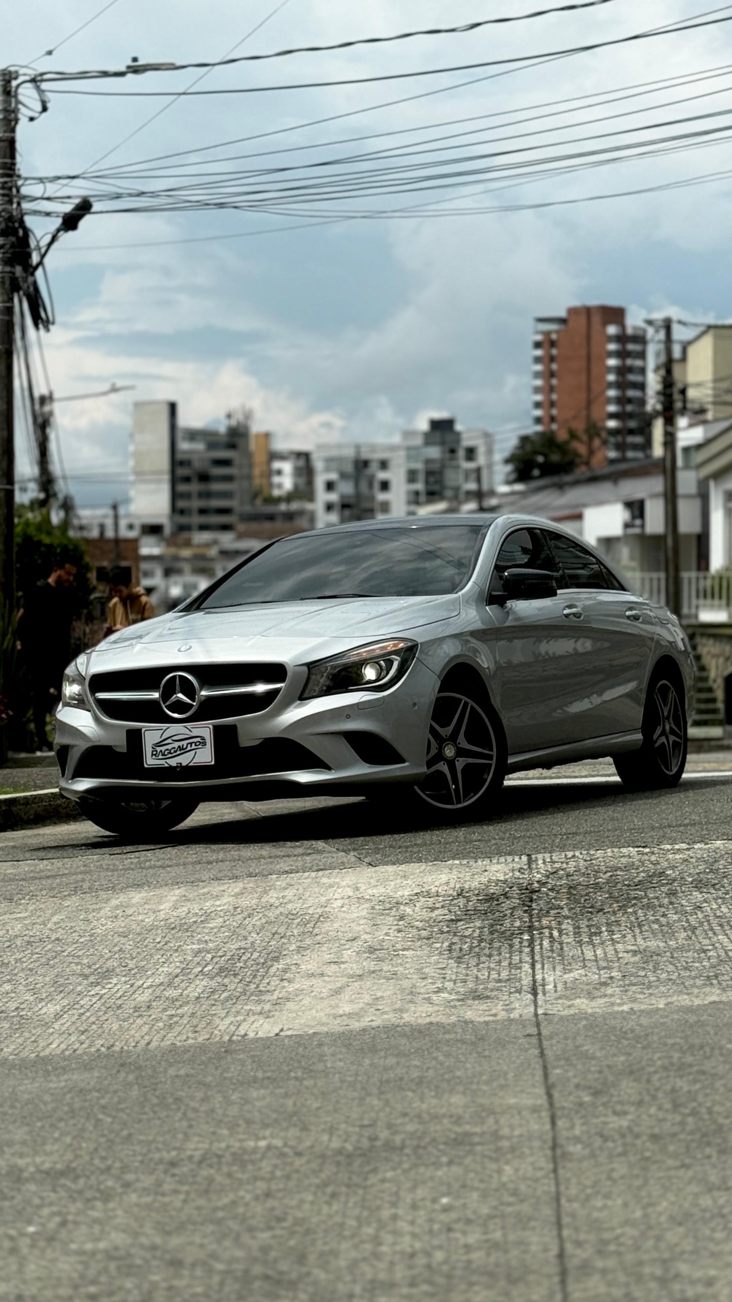 MERCEDES BENZ CLA180 AMG LINE 1.6 TURBO 2017 AUTOMÁTICO