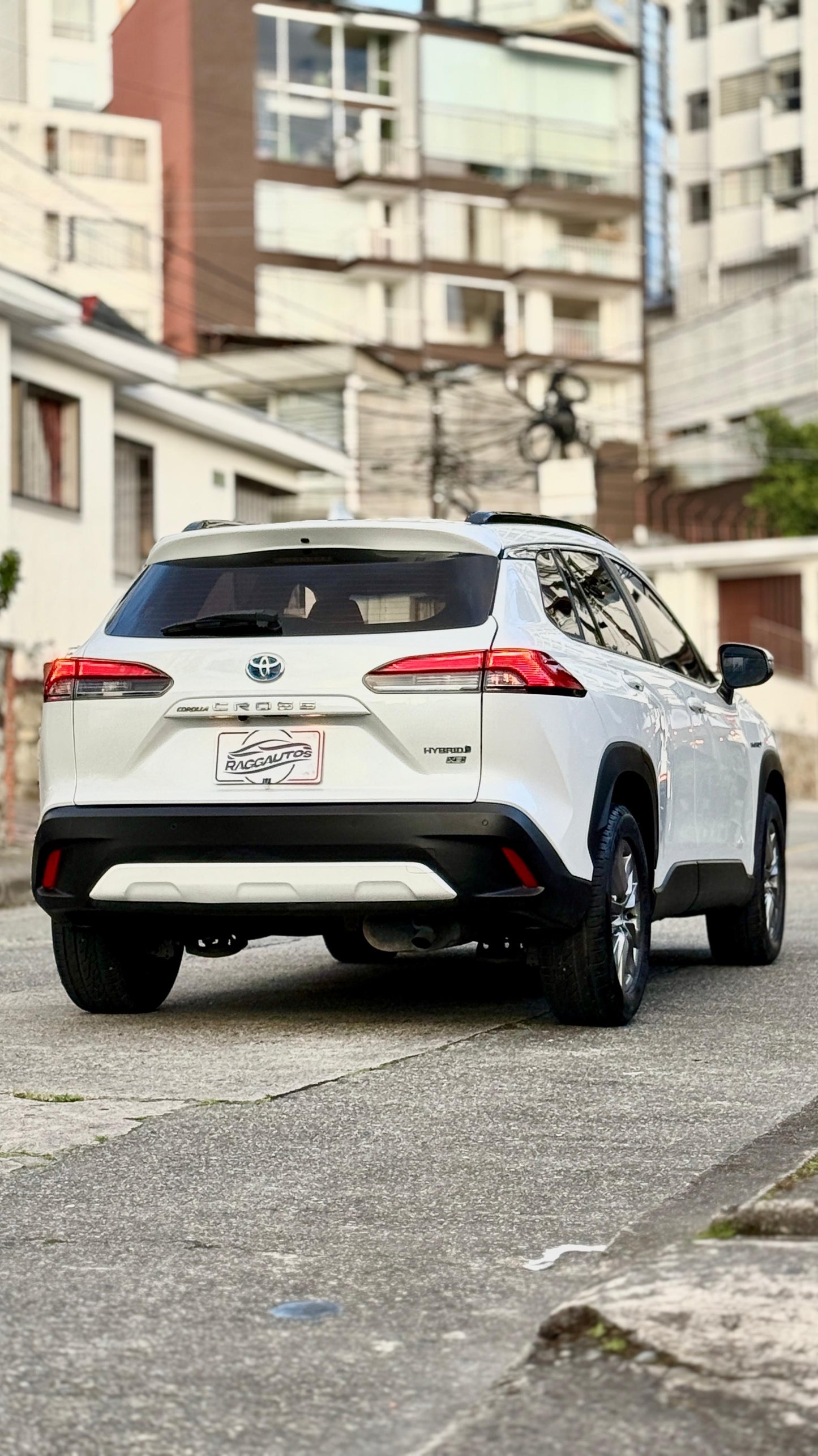 TOYOTA COROLLA CROSS XE-i 1.8 HYBRID 2023 AUTOMÁTICA