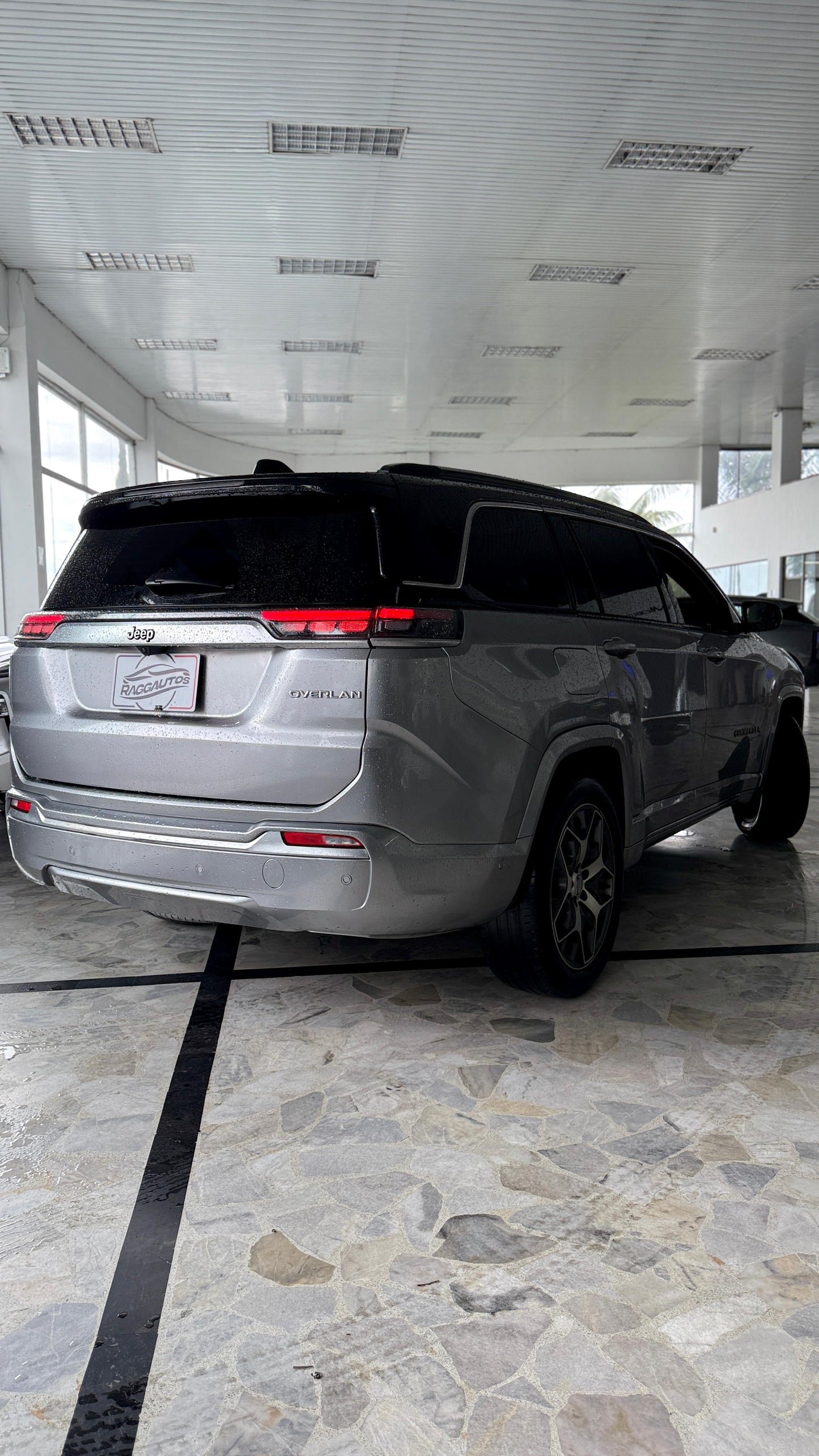 JEEP COMMANDER 1.3 TURBO OVERLAND 2023 AUTOMÁTICO