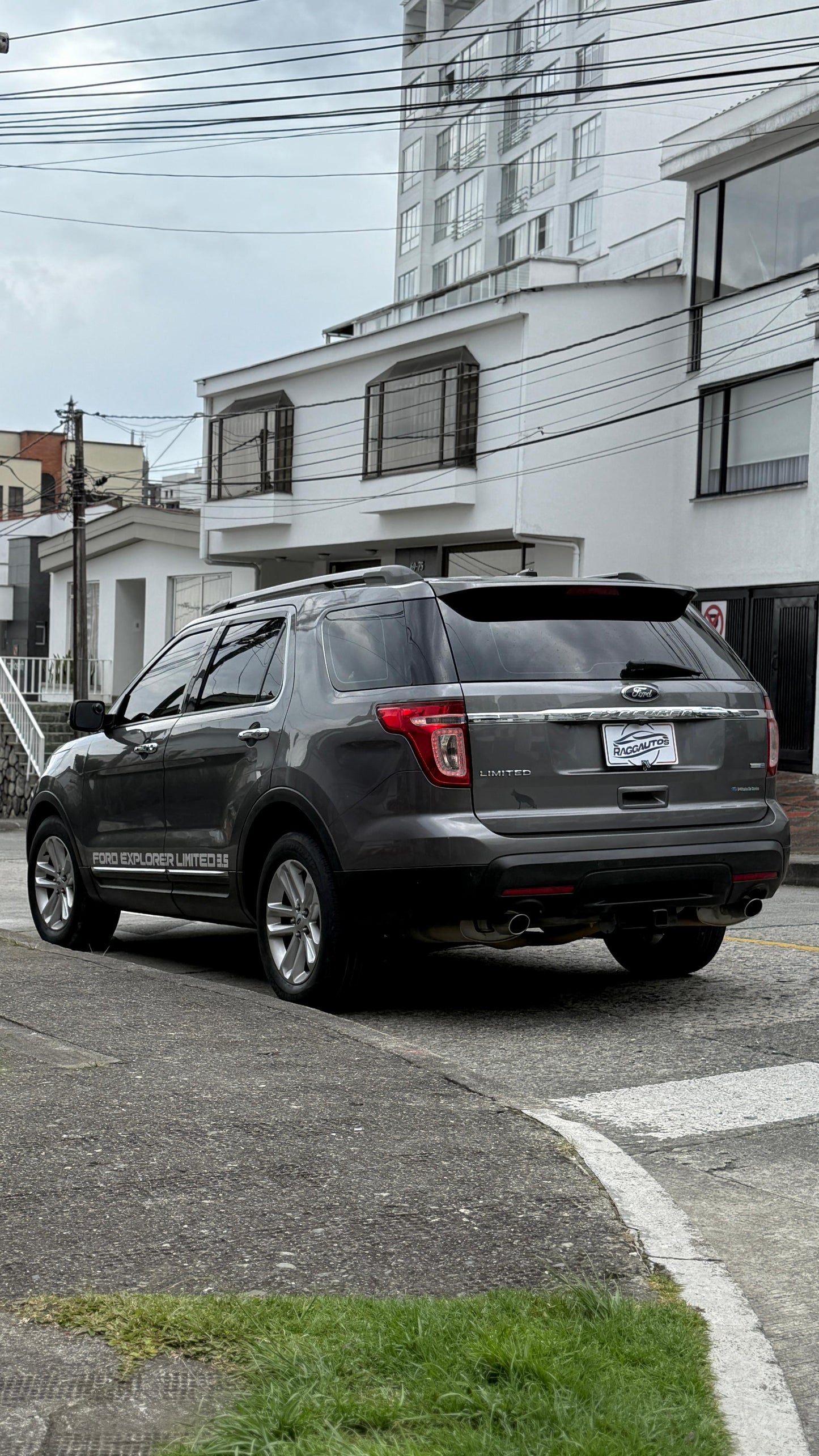 FORD EXPLORER LIMITED 3.5 GASOLINA 4x4 2013 AUTOMÁTICA