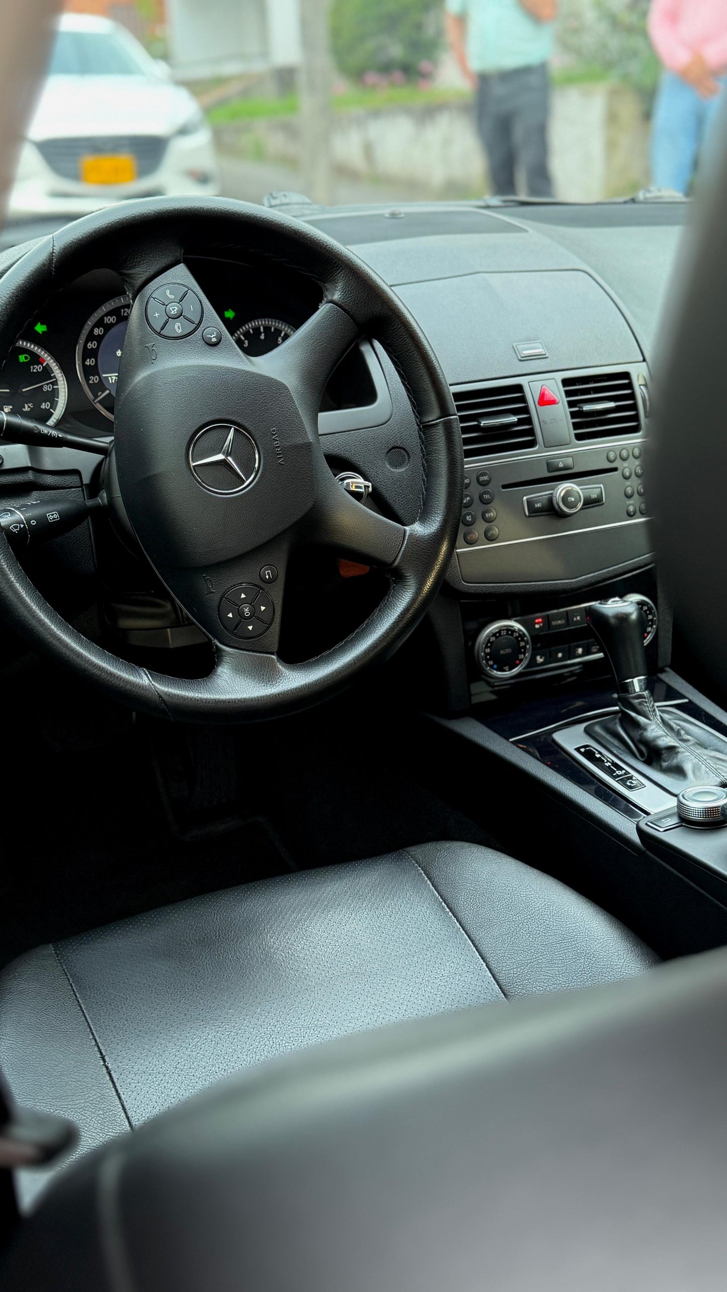 MERCEDES BENZ C180 CGI 1.8 TURBO GASOLINA 2011 AUTOMÁTICO