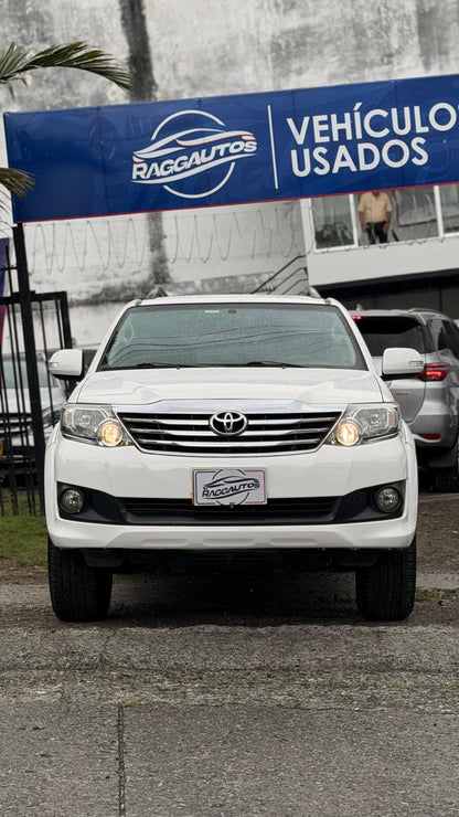 TOYOTA FORTUNER GASOLINA 4x2 2014 AUTOMÁTICA
