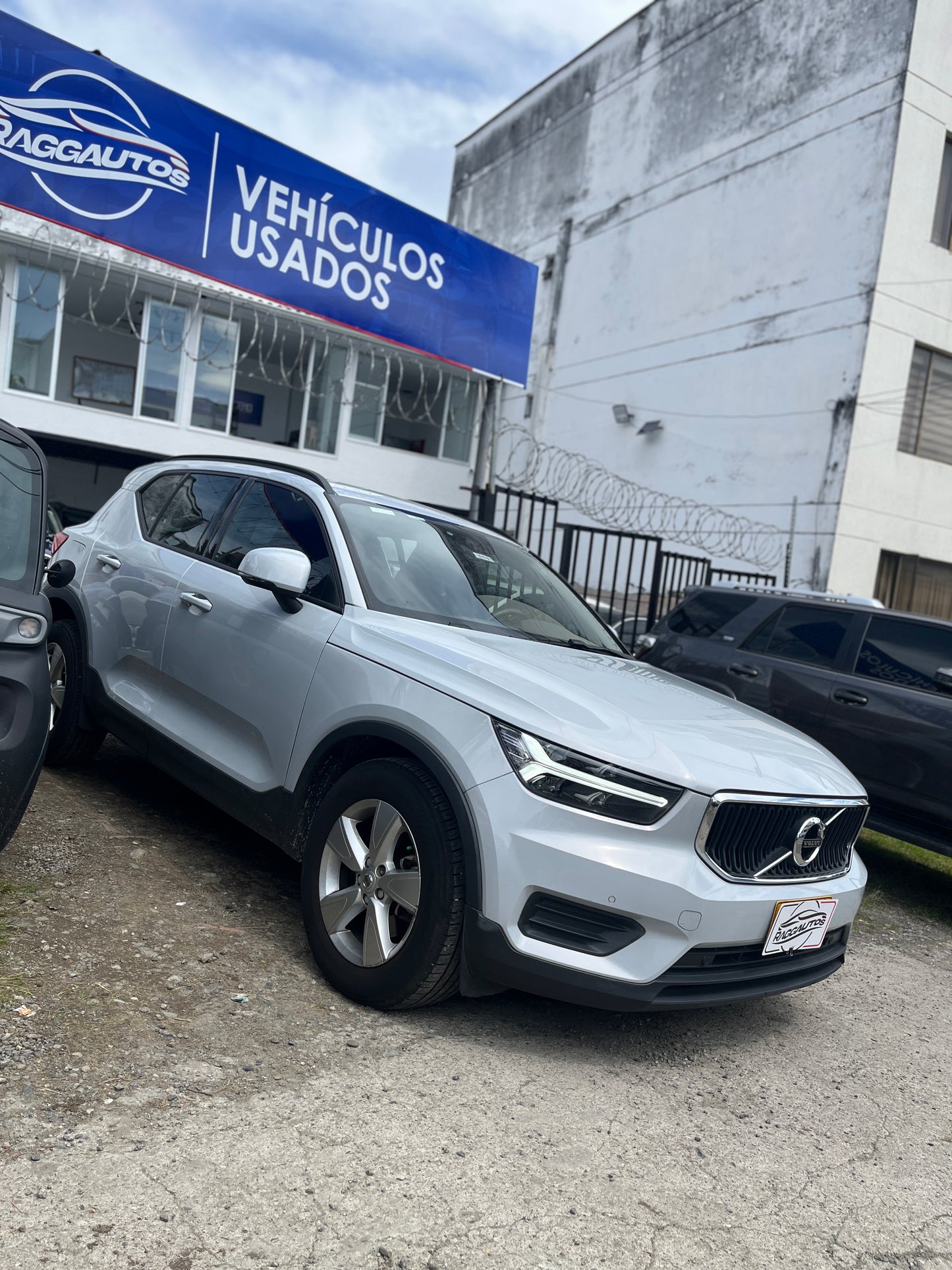 VOLVO XC40 T4 2.0 TURBO 4x2 2021 AUTOMÁTICA