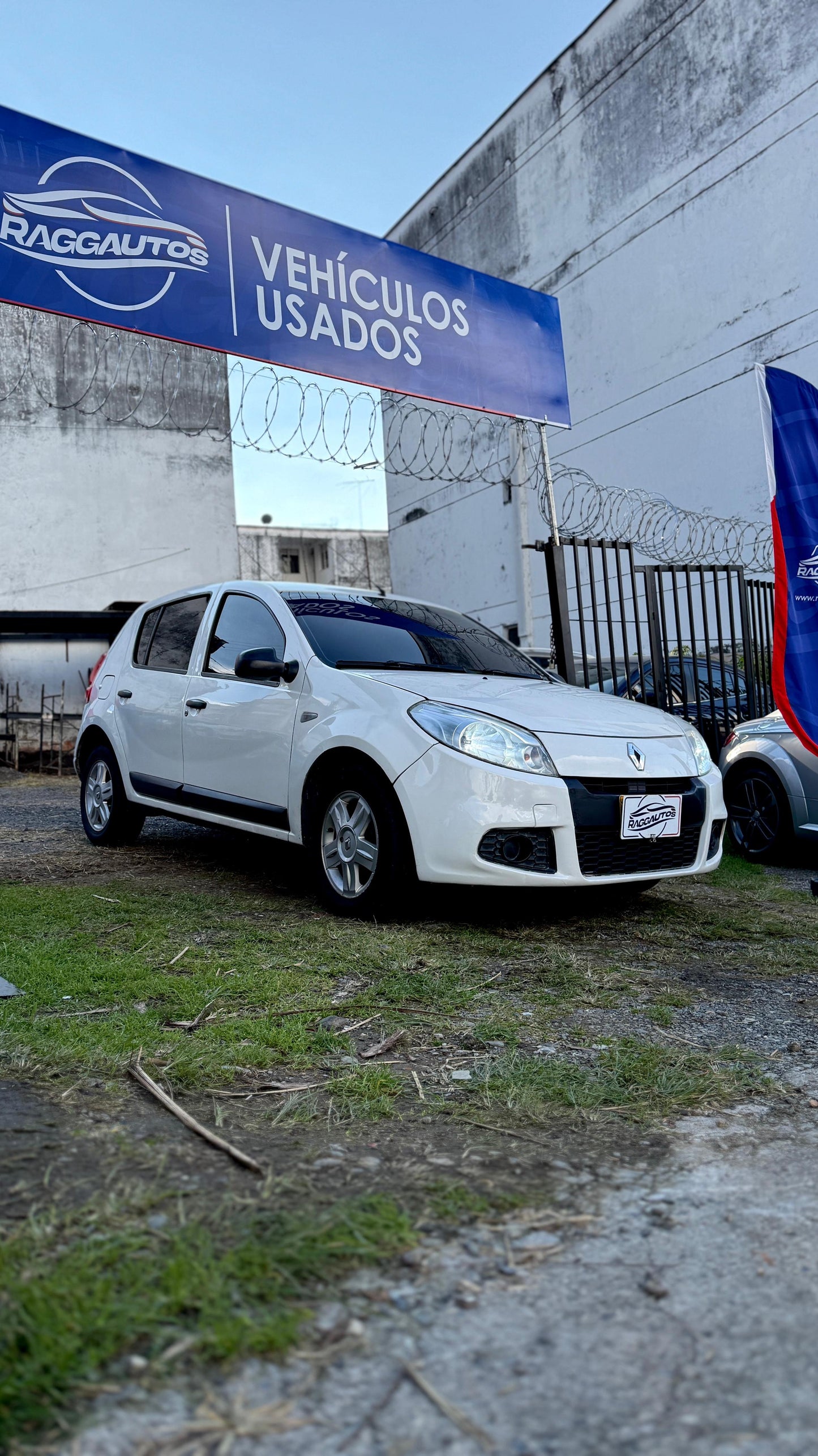 RENAULT SANDERO EXPRESSION 2013 MECÁNICO