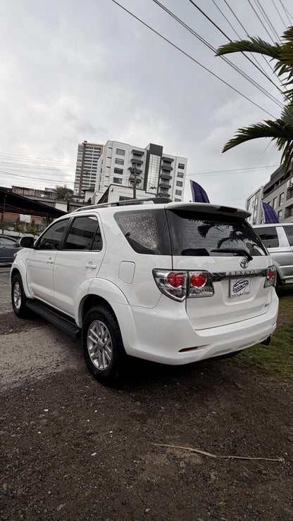 TOYOTA FORTUNER GASOLINA 4x2 2014 AUTOMÁTICA