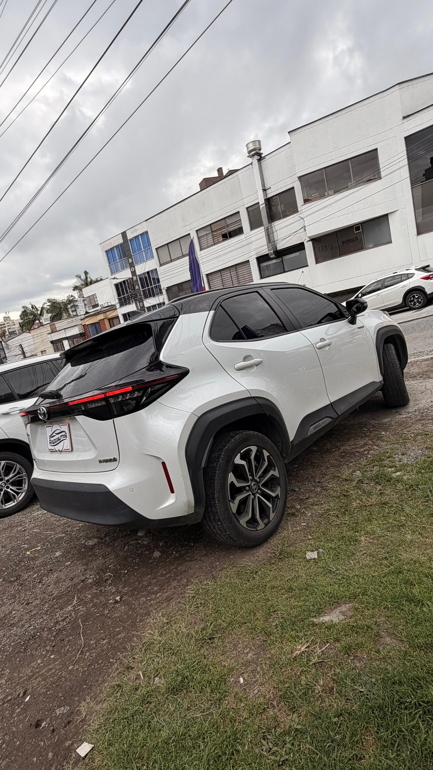 TOYOTA YARIS CROSS FULL HÍBRIDA 2023 AUTOMÁTICA