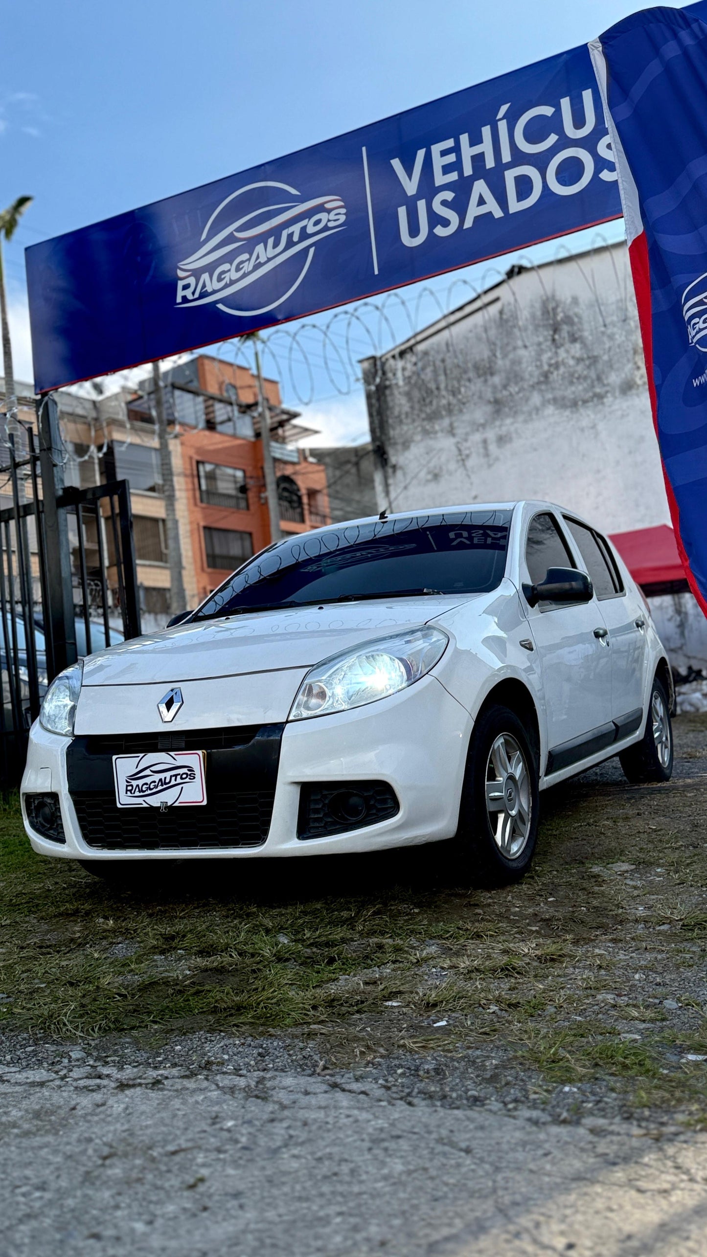 RENAULT SANDERO EXPRESSION 2013 MECÁNICO