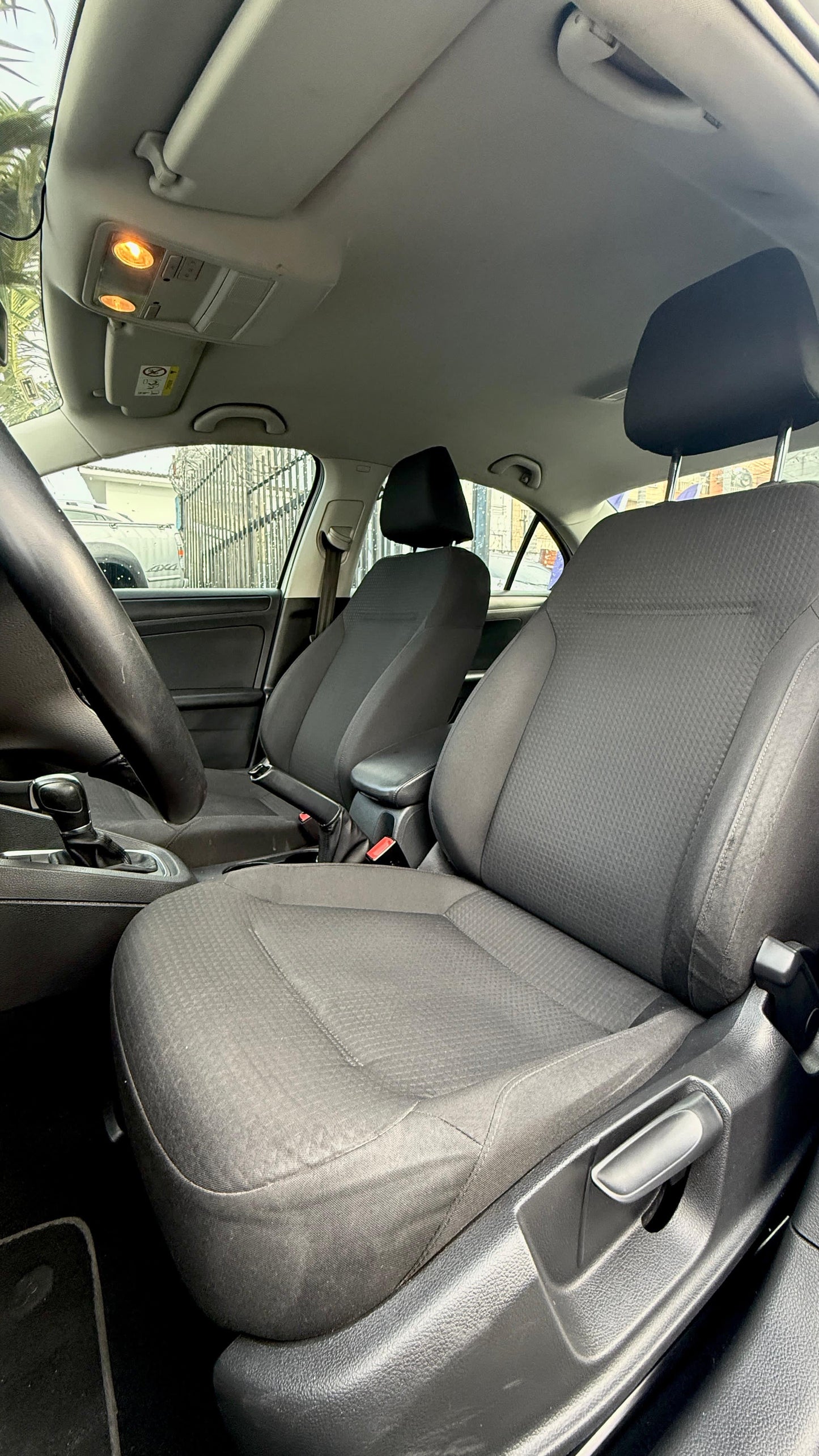 VOLKSWAGEN JETTA TRENDLINE 2.0 2018 AUTOMÁTICO