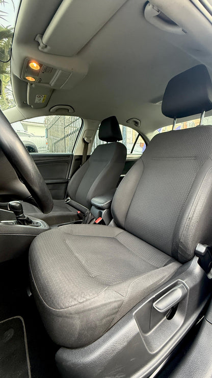 VOLKSWAGEN JETTA TRENDLINE 2.0 2018 AUTOMÁTICO