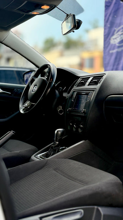 VOLKSWAGEN JETTA TRENDLINE 2.0 2018 AUTOMÁTICO