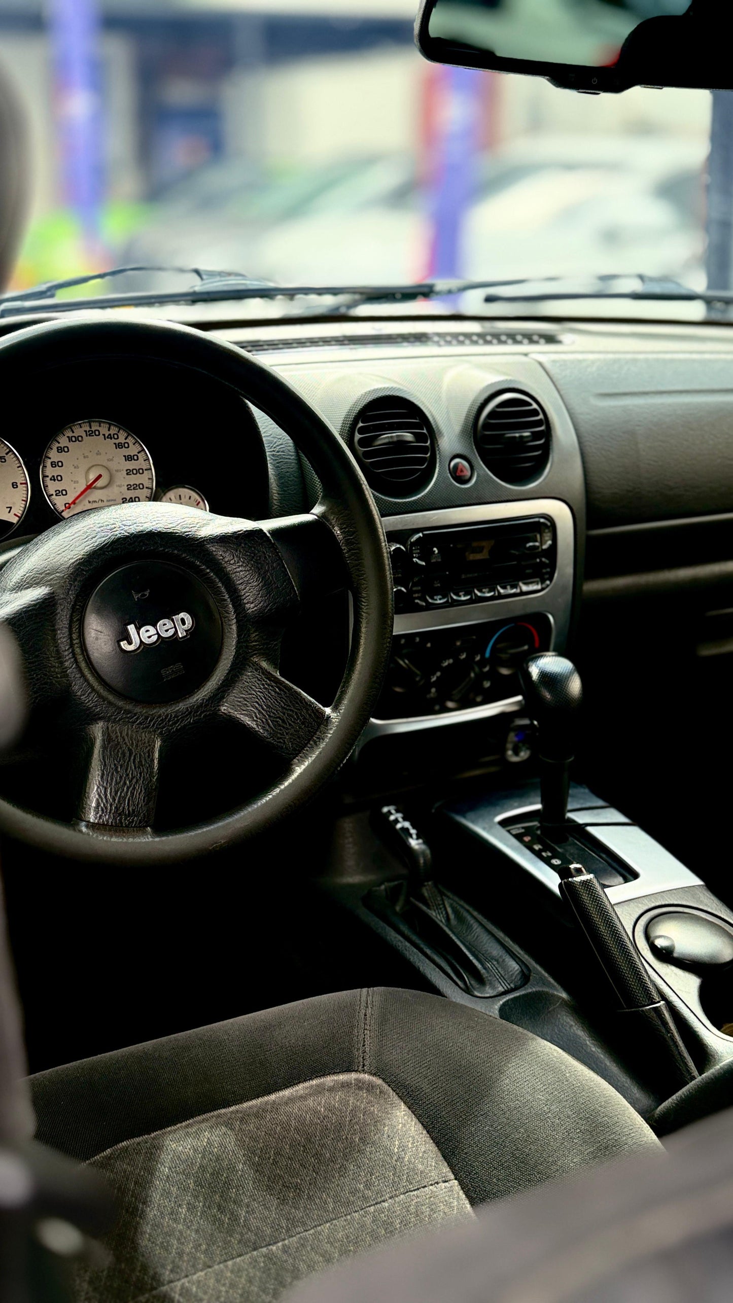 JEEP CHEROKEE LIBERTY 3.7 4x4 2004 AUTOMÁTICA