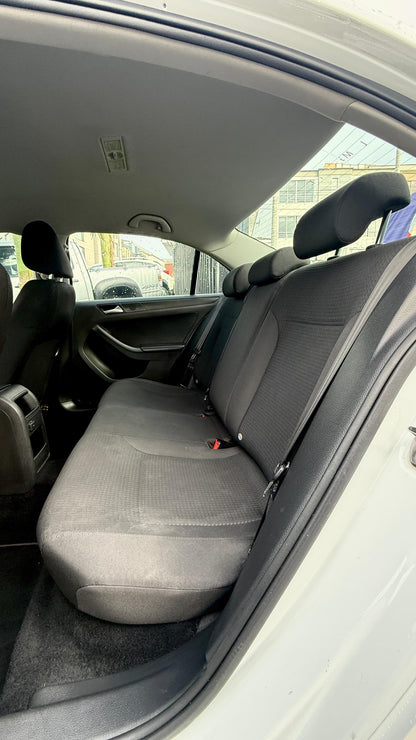 VOLKSWAGEN JETTA TRENDLINE 2.0 2018 AUTOMÁTICO