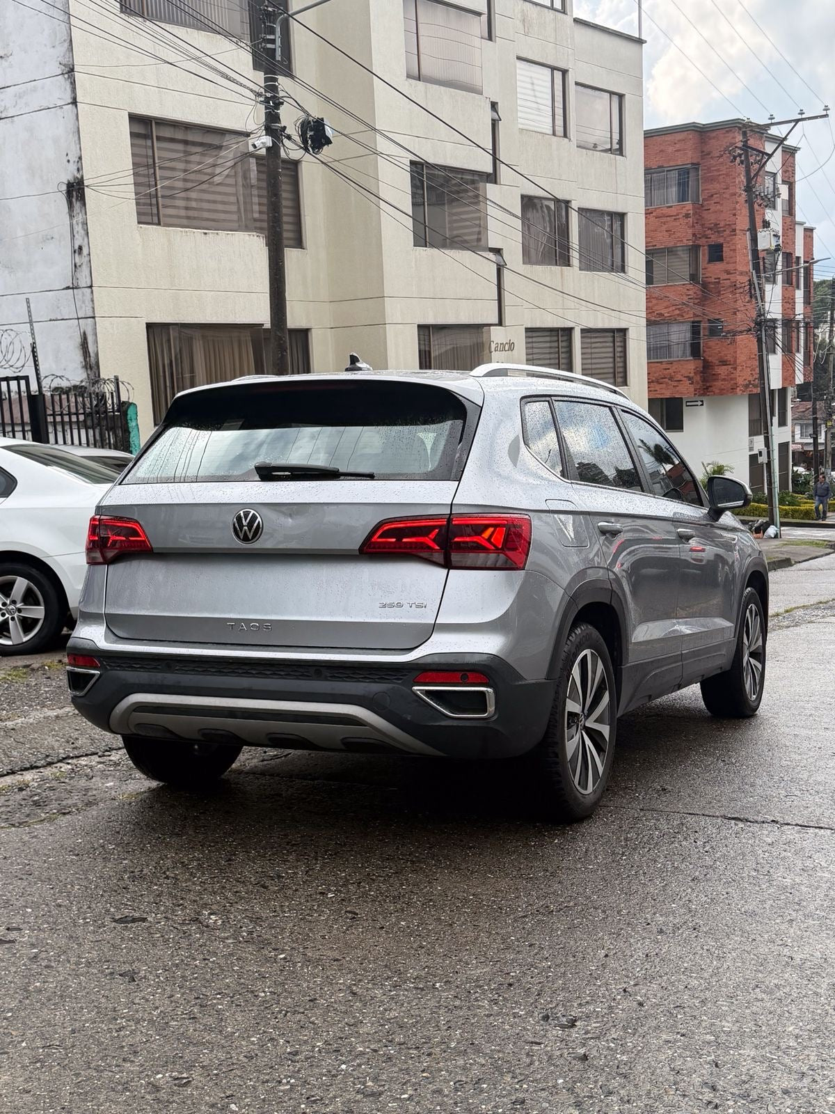 VOLKSWAGEN TAOS HIGHLINE 1.4 TURBO 2022 AUTOMÁTICA