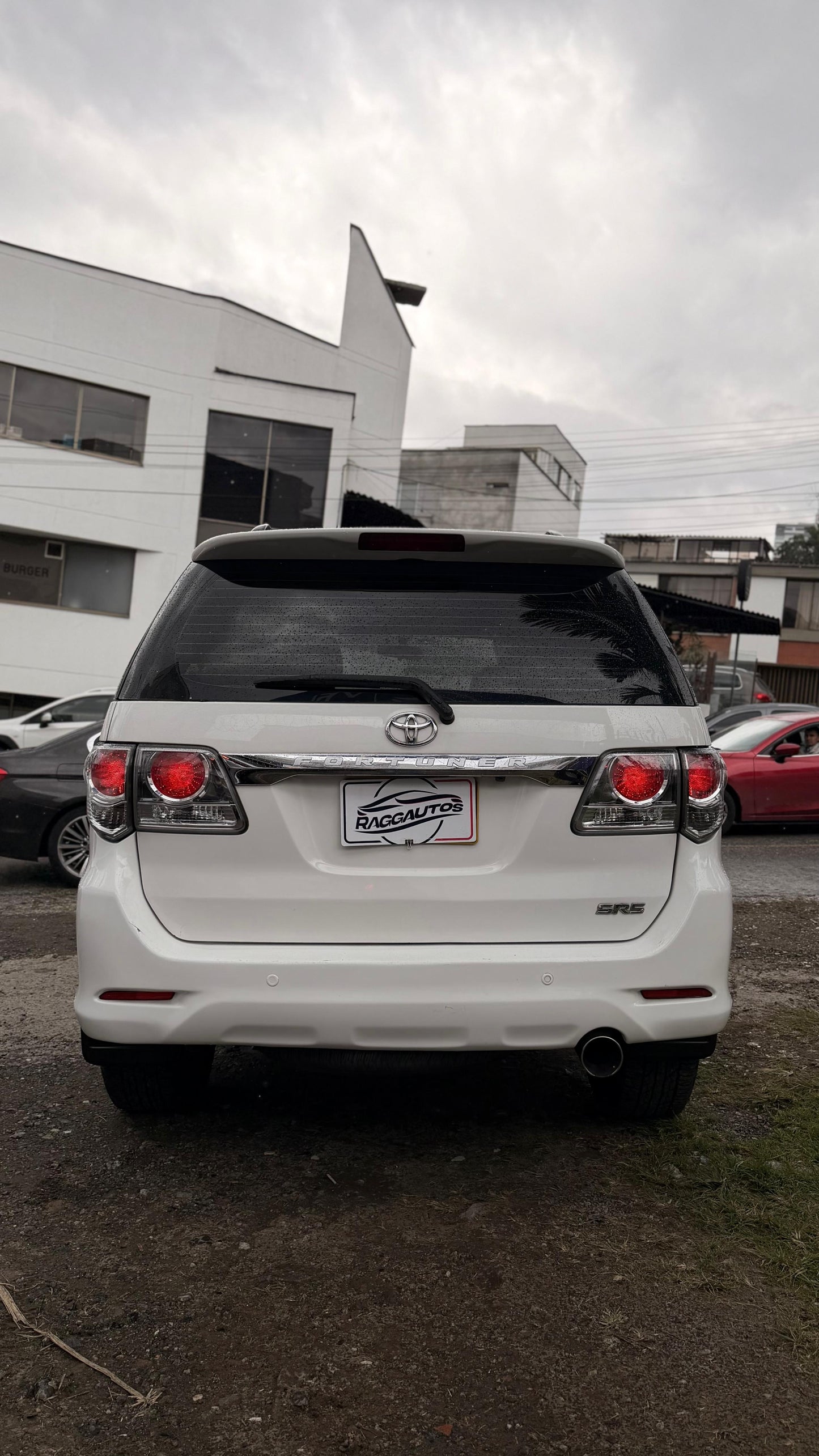 TOYOTA FORTUNER GASOLINA 4x2 2014 AUTOMÁTICA
