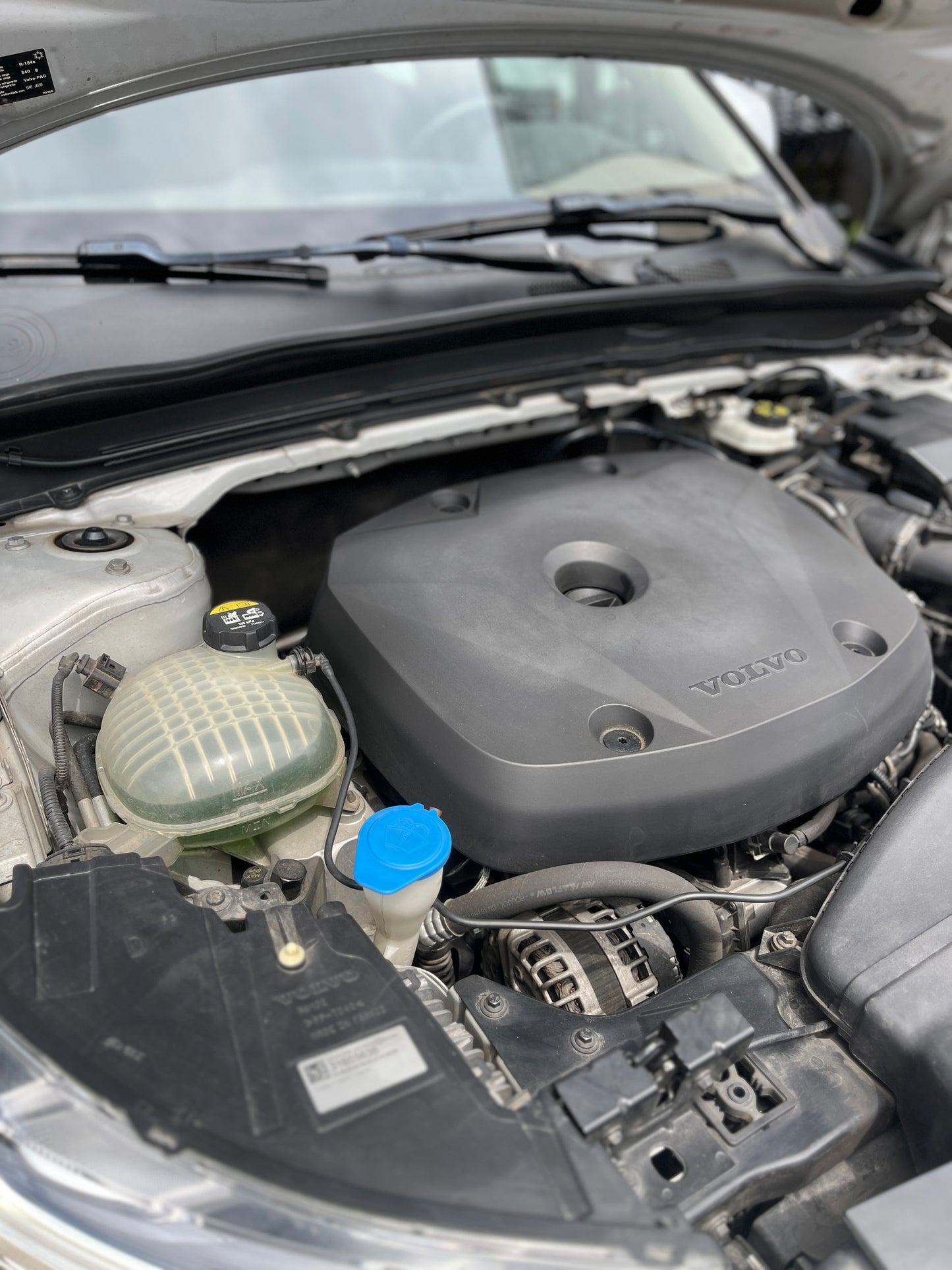 VOLVO XC40 T4 2.0 TURBO 4x2 2021 AUTOMÁTICA