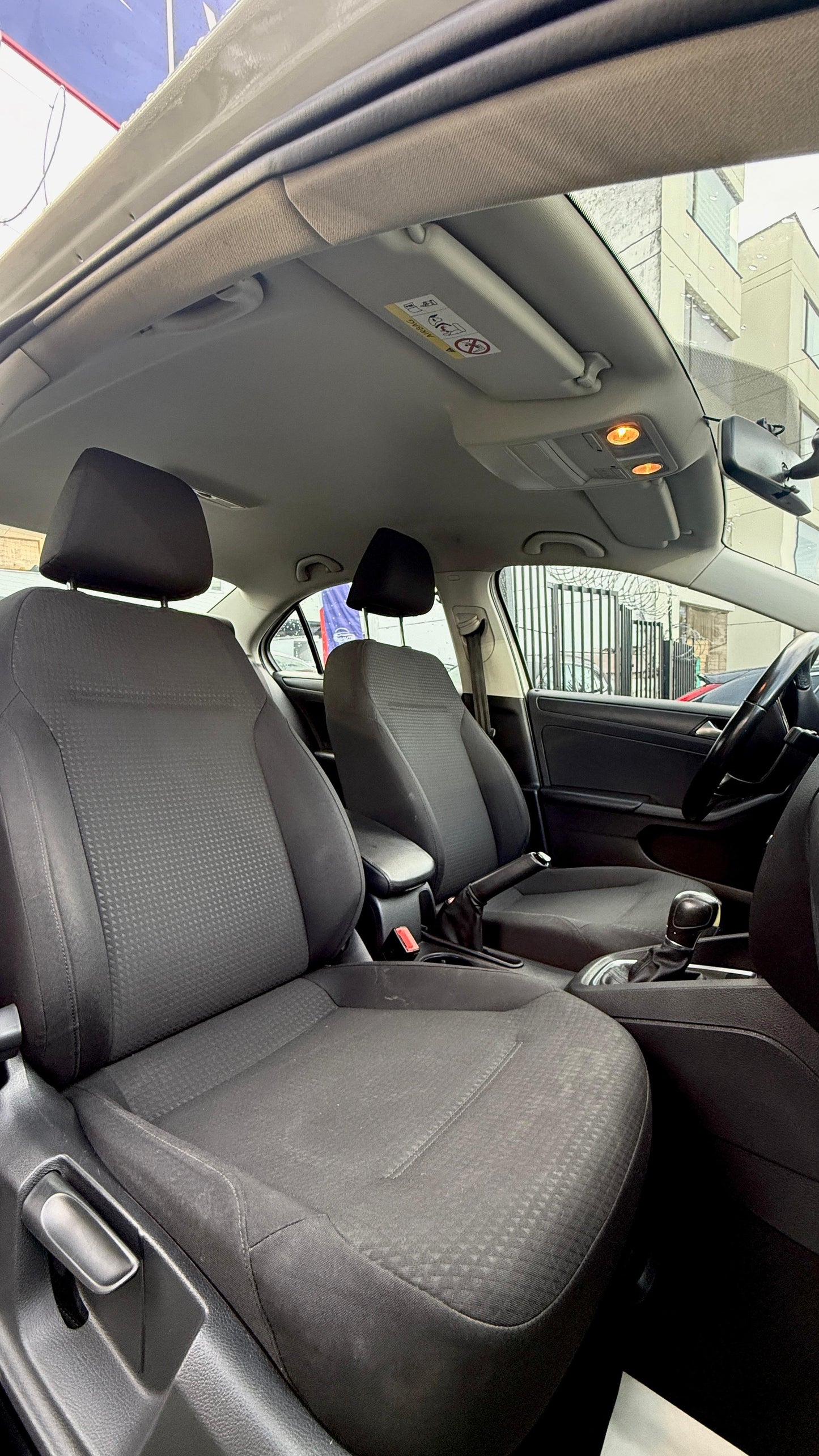 VOLKSWAGEN JETTA TRENDLINE 2.0 2018 AUTOMÁTICO