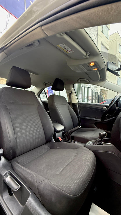 VOLKSWAGEN JETTA TRENDLINE 2.0 2018 AUTOMÁTICO