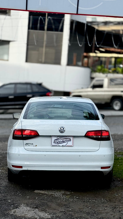 VOLKSWAGEN JETTA TRENDLINE 2.0 2018 AUTOMÁTICO