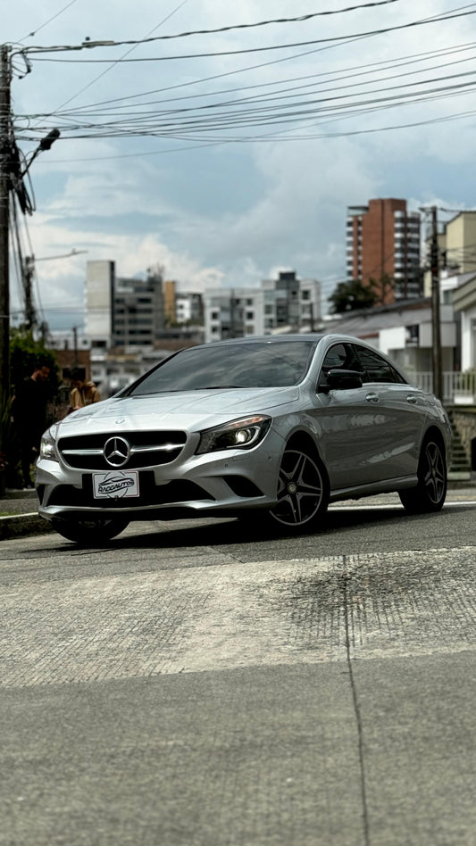 MERCEDES BENZ CLA180 AMG LINE 1.6 TURBO 2017 AUTOMÁTICO