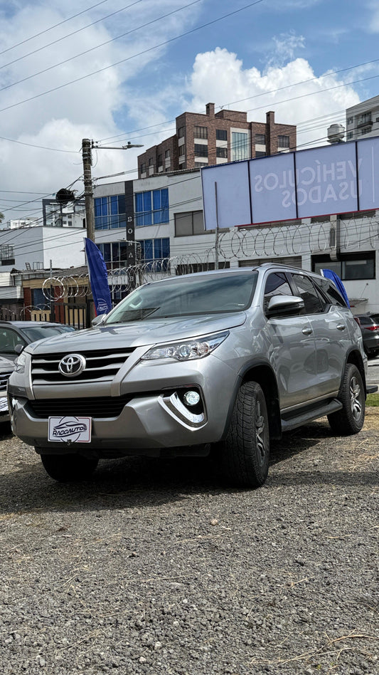 TOYOTA FORTUNER 2.4 DIÉSEL 4x2 2019 AUTOMÁTICA
