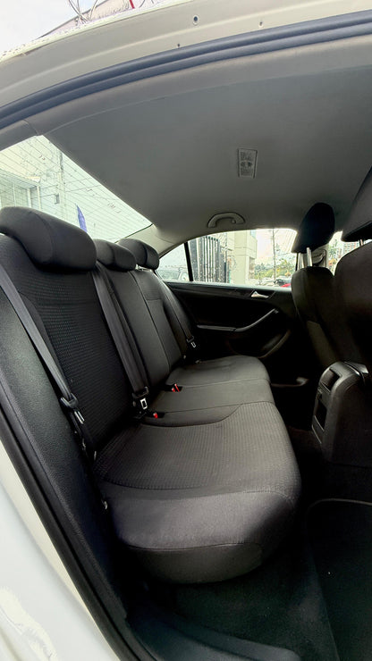 VOLKSWAGEN JETTA TRENDLINE 2.0 2018 AUTOMÁTICO