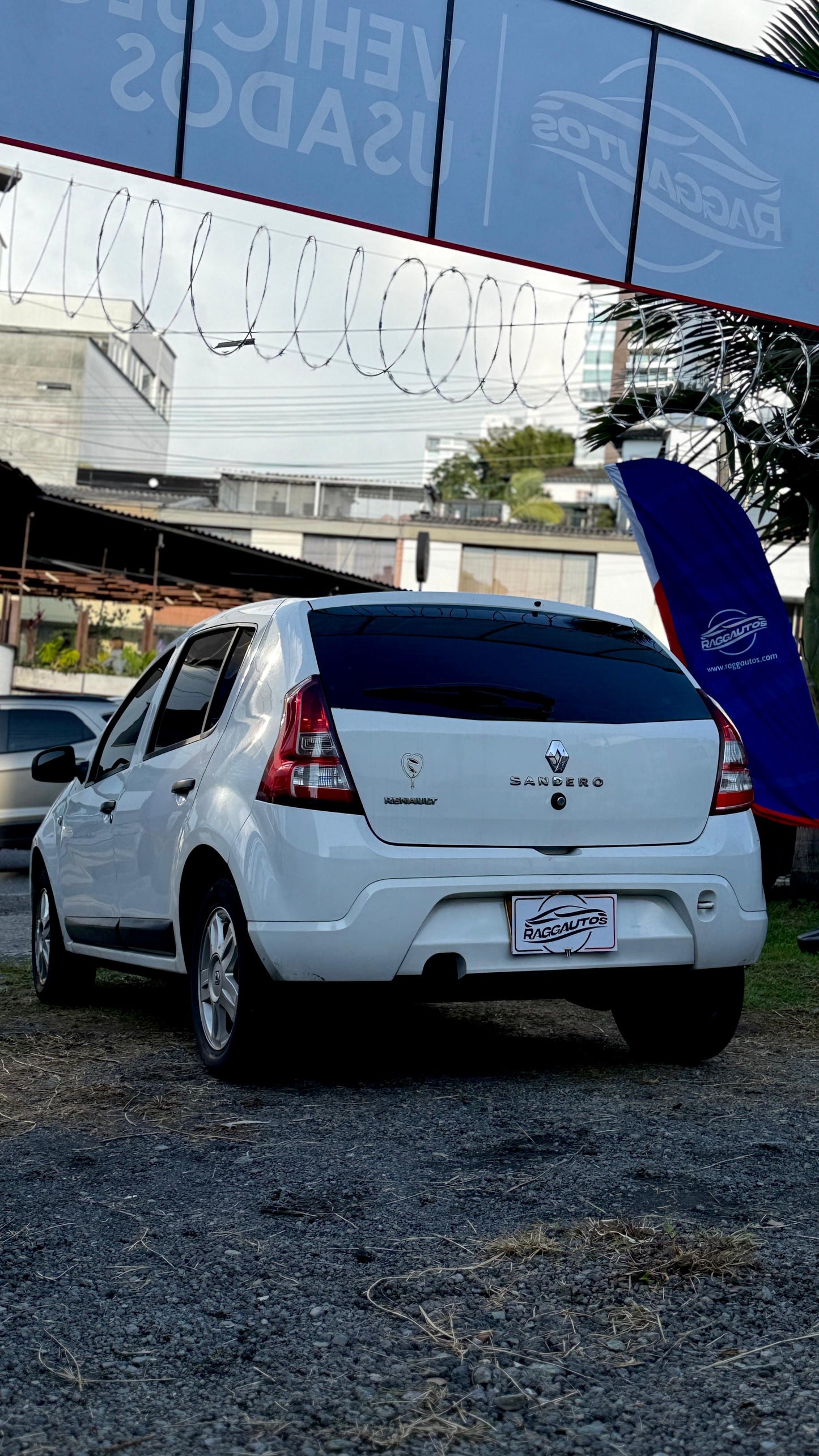 RENAULT SANDERO EXPRESSION 2013 MECÁNICO