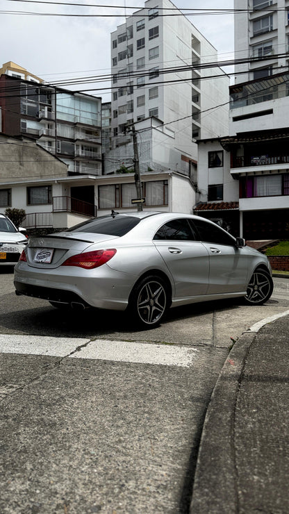 MERCEDES BENZ CLA180 AMG LINE 1.6 TURBO 2017 AUTOMÁTICO