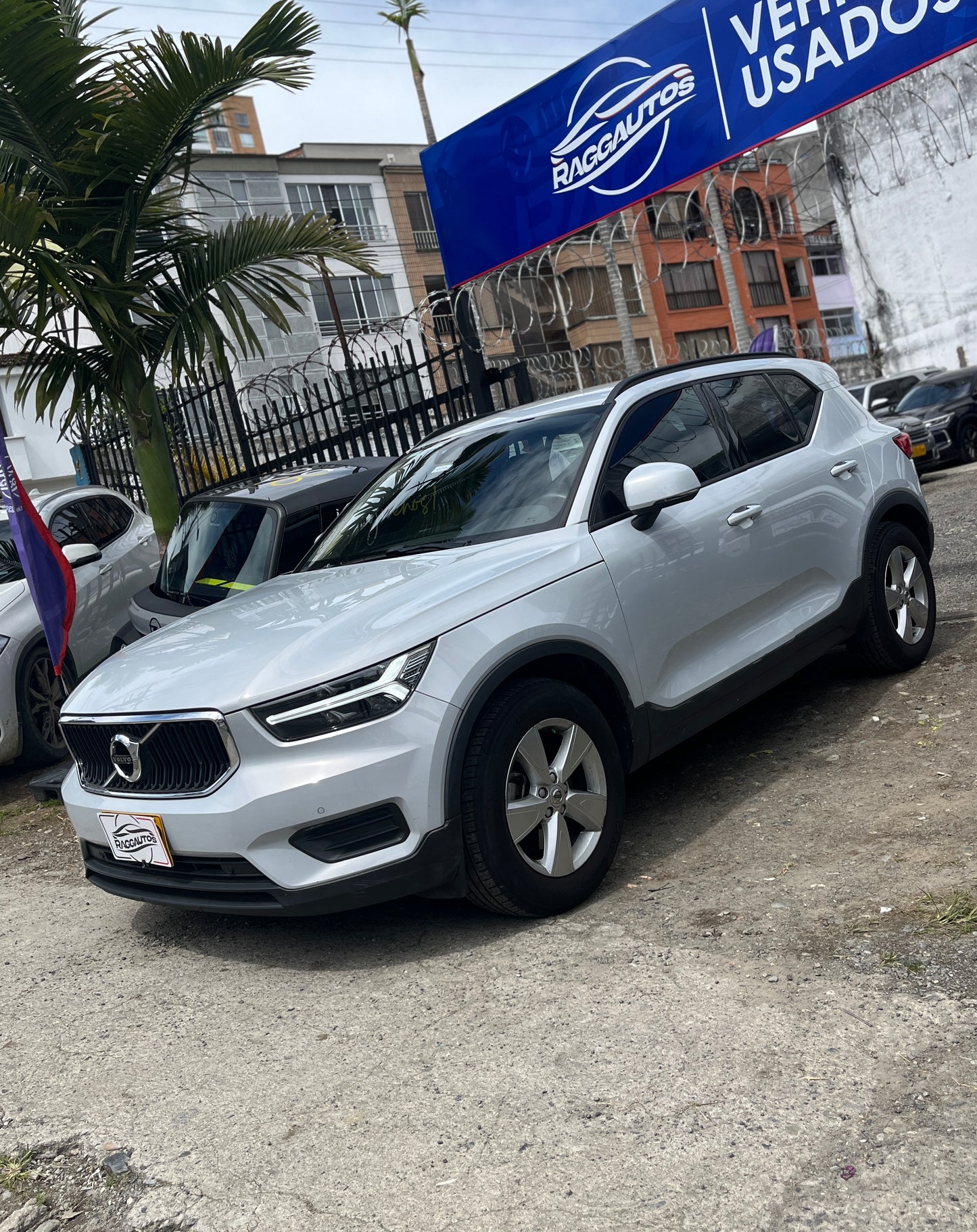 VOLVO XC40 T4 2.0 TURBO 4x2 2021 AUTOMÁTICA