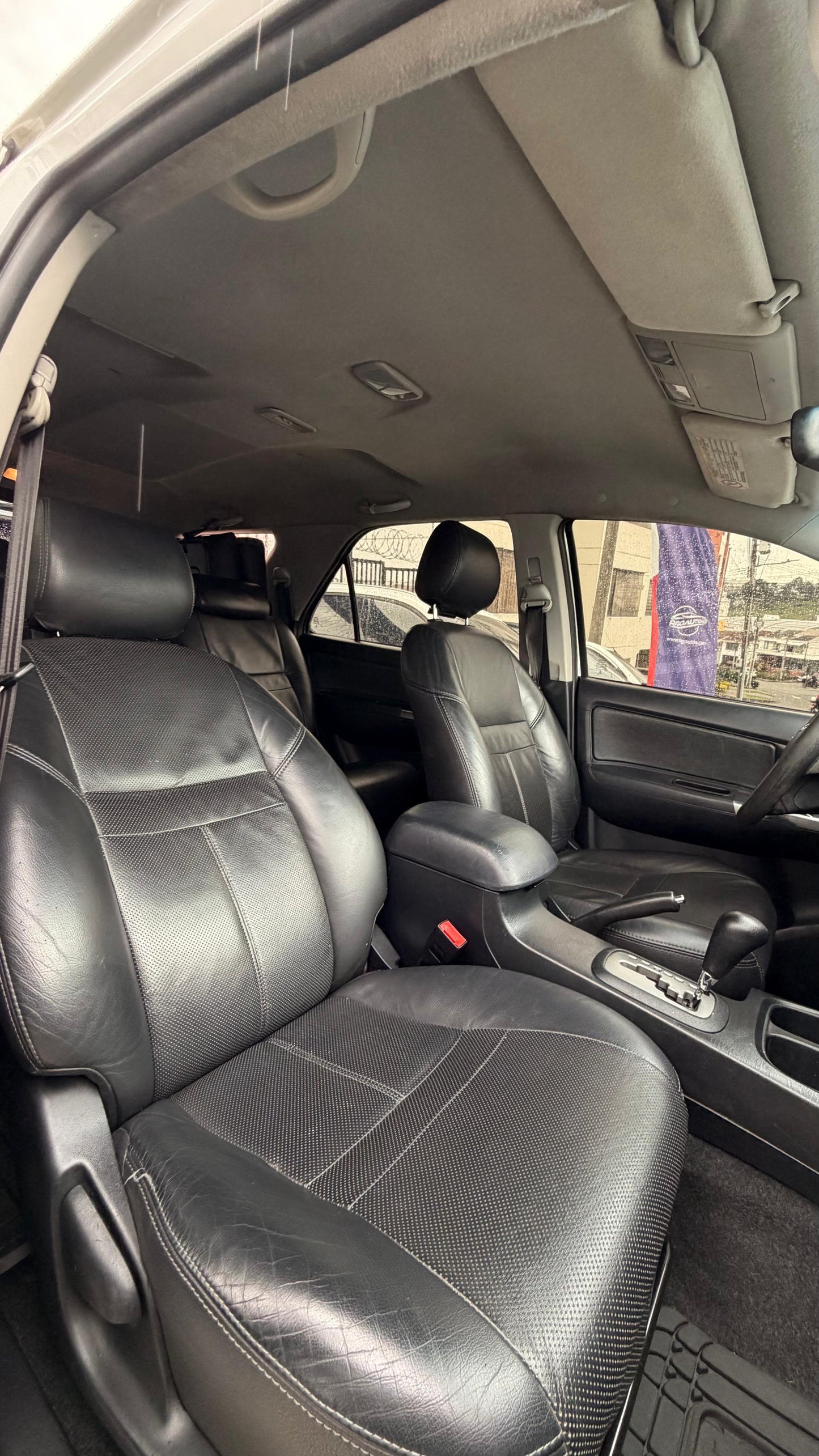 TOYOTA FORTUNER GASOLINA 4x2 2014 AUTOMÁTICA