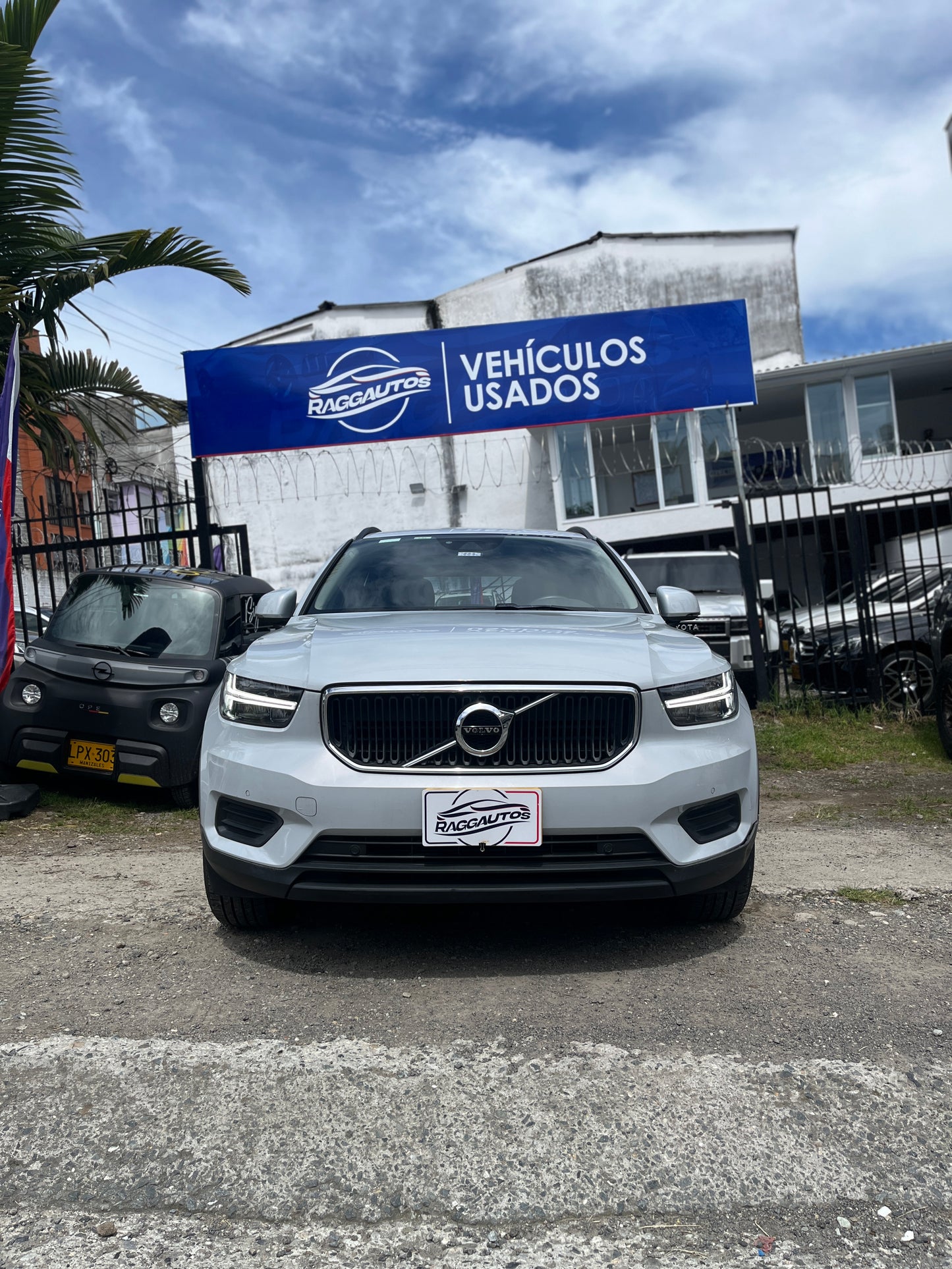 VOLVO XC40 T4 2.0 TURBO 4x2 2021 AUTOMÁTICA