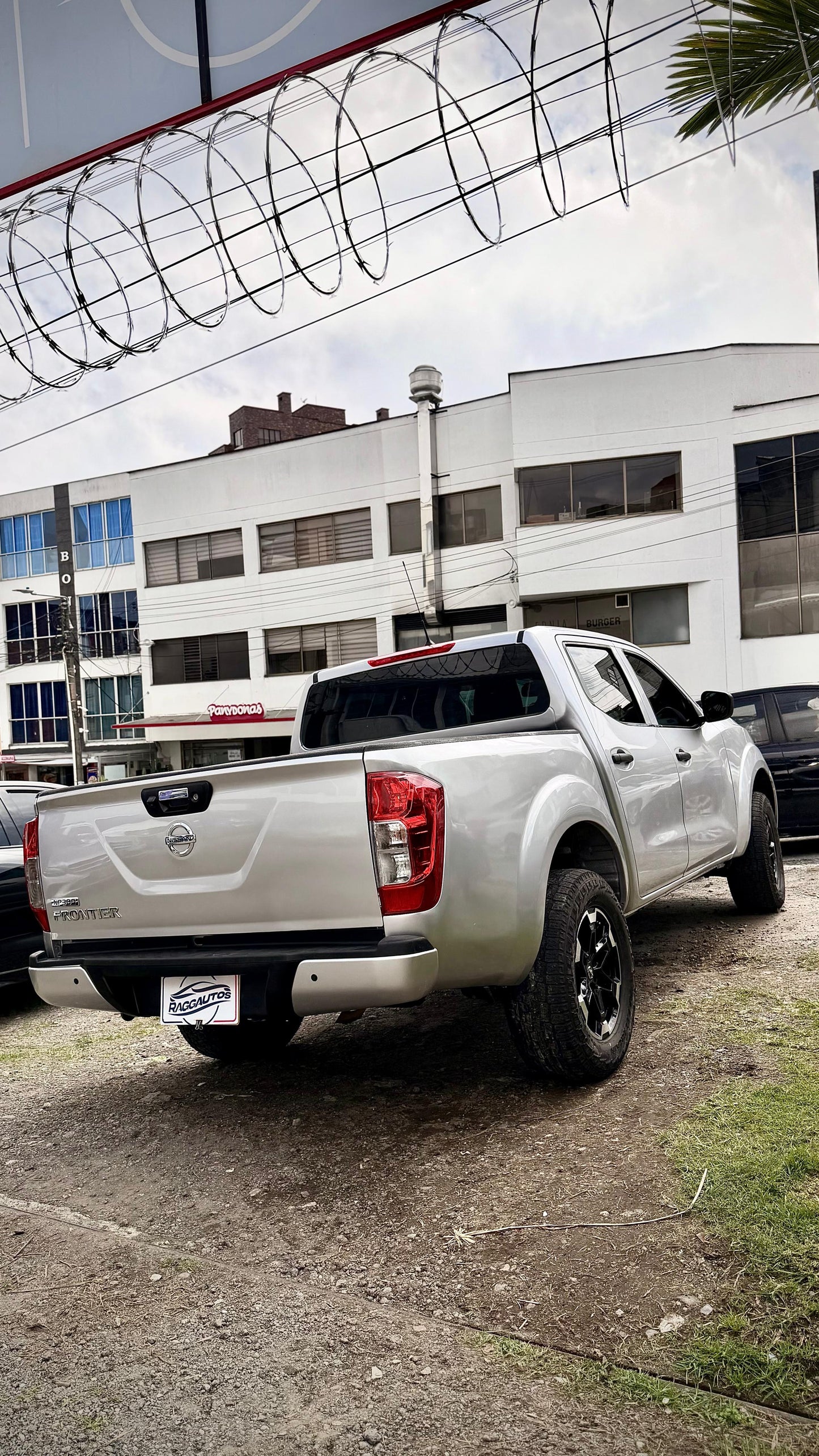 NISSAN FRONTIER NP300 2.5 GASOLINA 4x2 2020 MECÁNICA