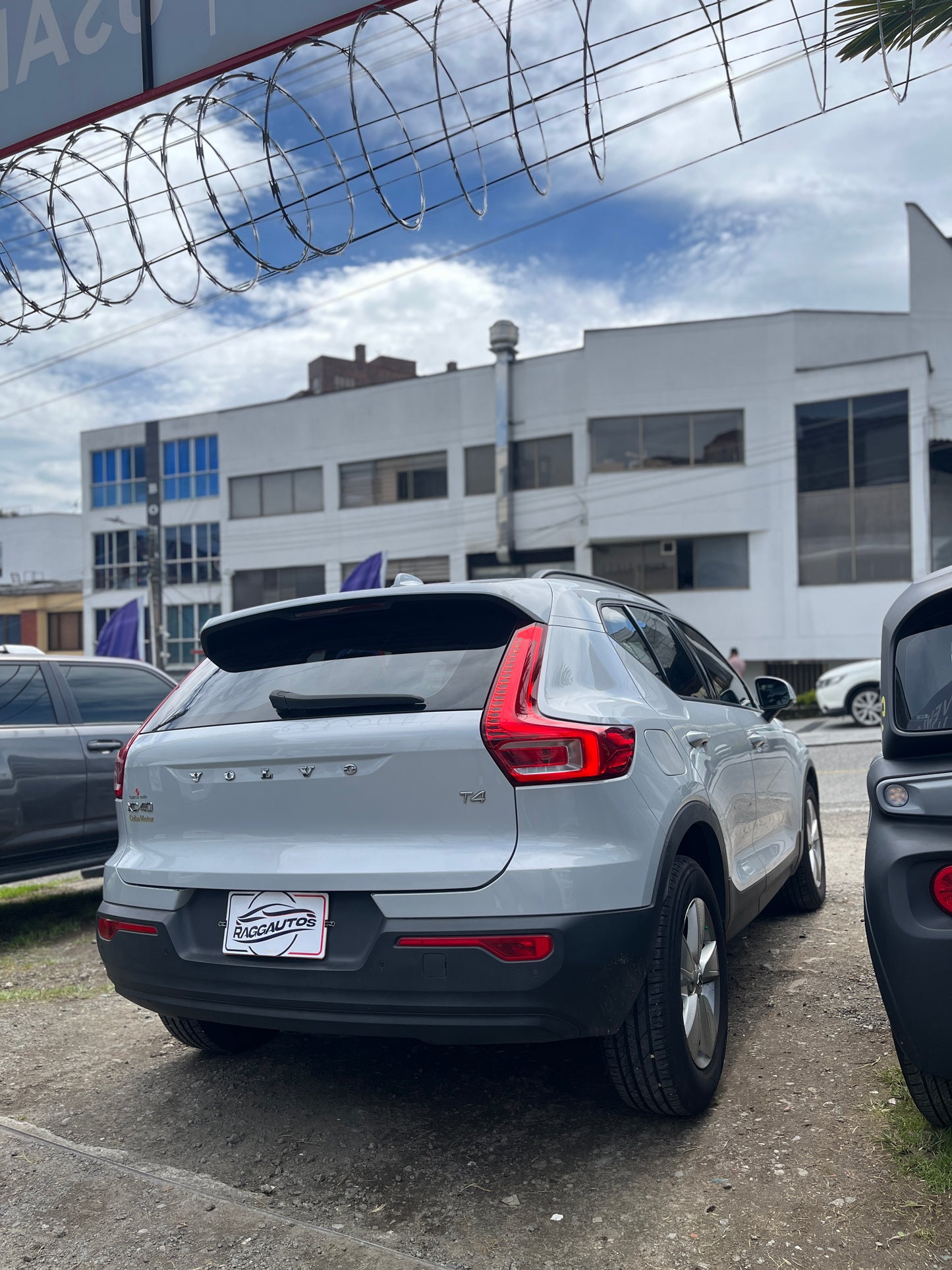 VOLVO XC40 T4 2.0 TURBO 4x2 2021 AUTOMÁTICA
