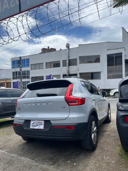 VOLVO XC40 T4 2.0 TURBO 4x2 2021 AUTOMÁTICA