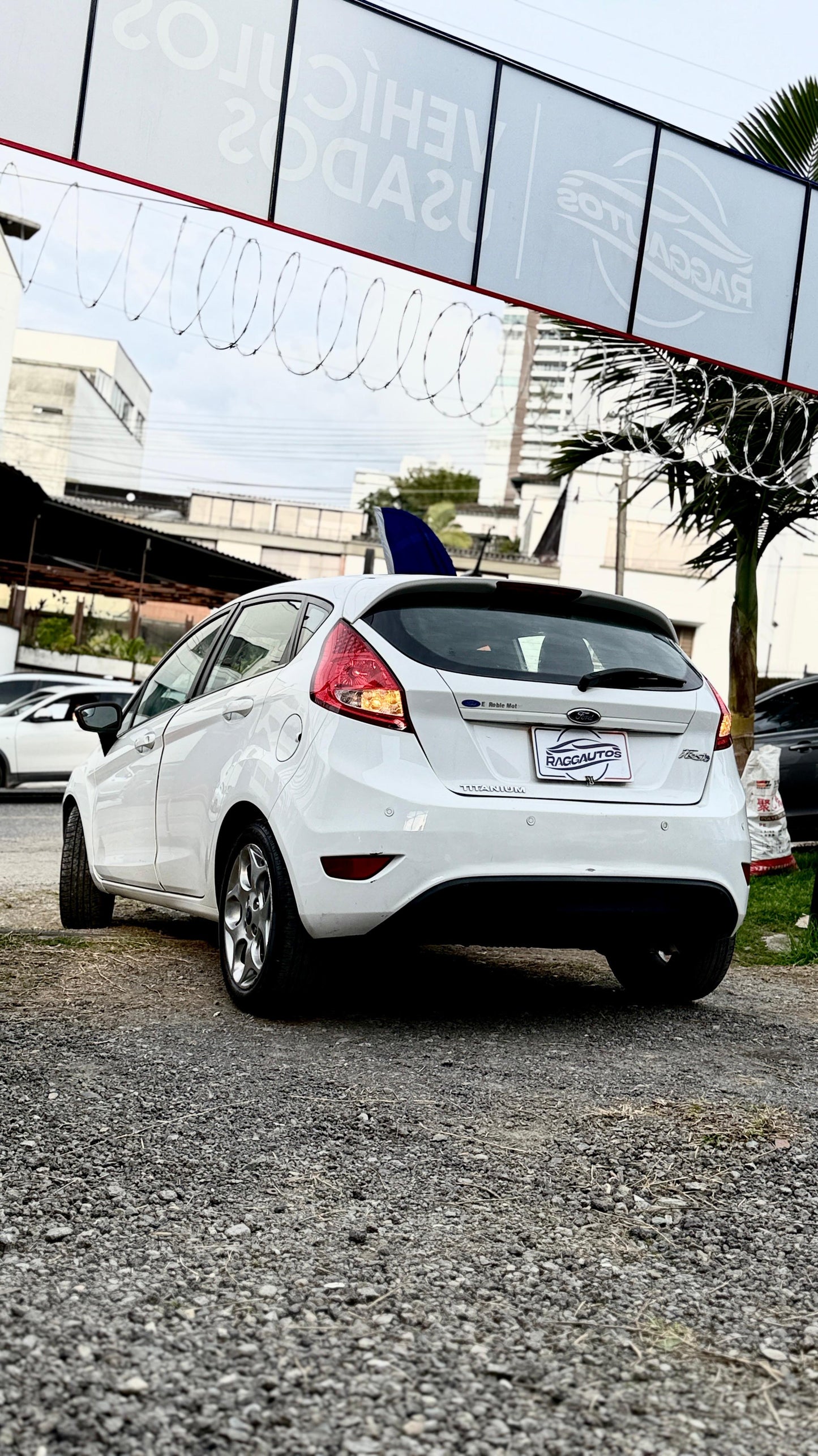 FORD FIESTA TITANIUM HATCHBACK 1.6 2013 AUTOMÁTICO