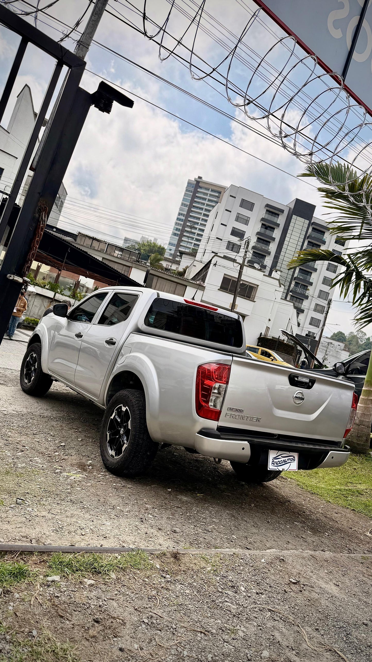 NISSAN FRONTIER NP300 2.5 GASOLINA 4x2 2020 MECÁNICA