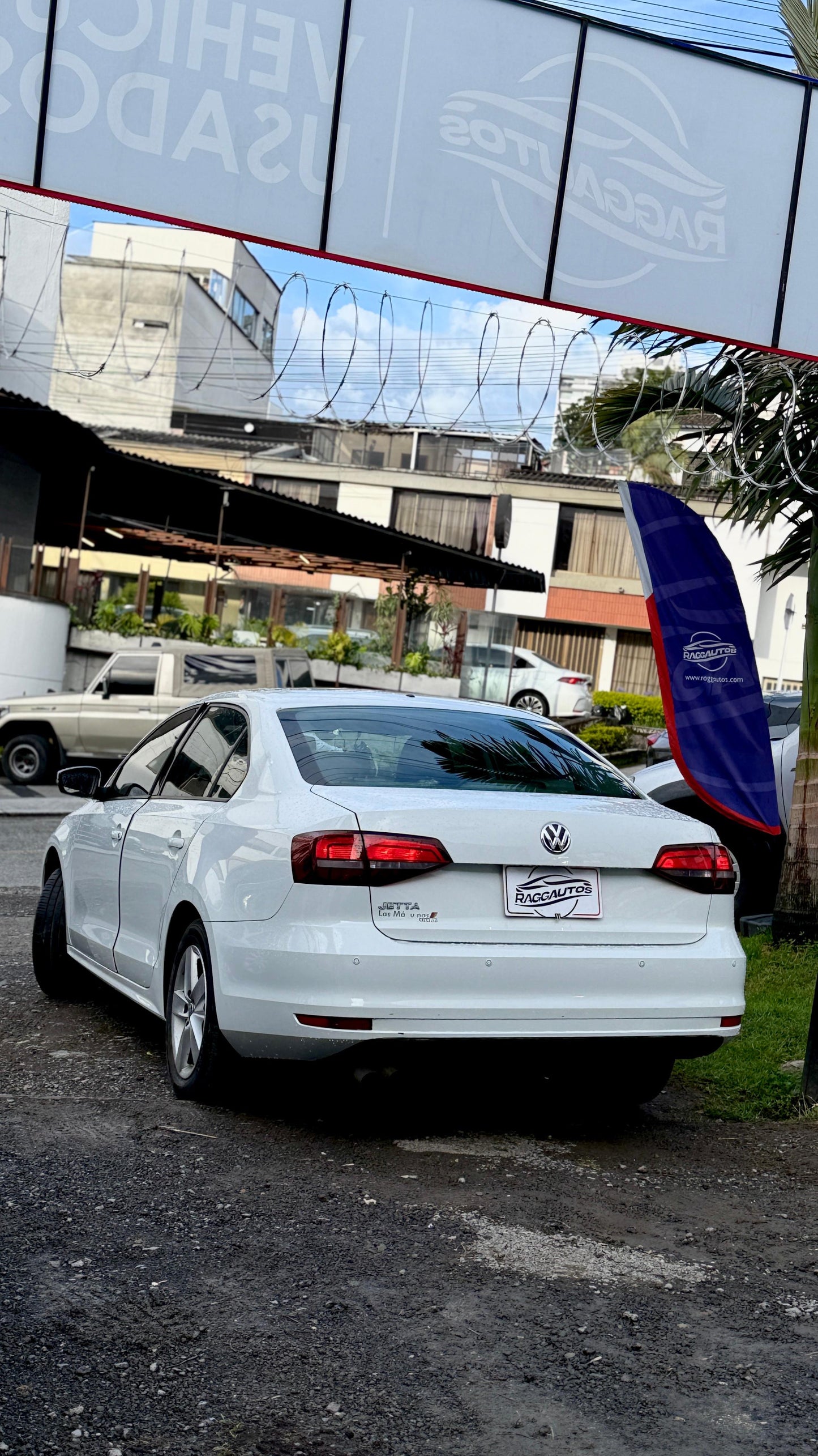 VOLKSWAGEN JETTA TRENDLINE 2.0 2018 AUTOMÁTICO