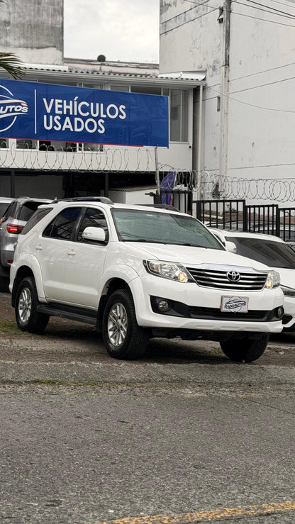 TOYOTA FORTUNER GASOLINA 4x2 2014 AUTOMÁTICA