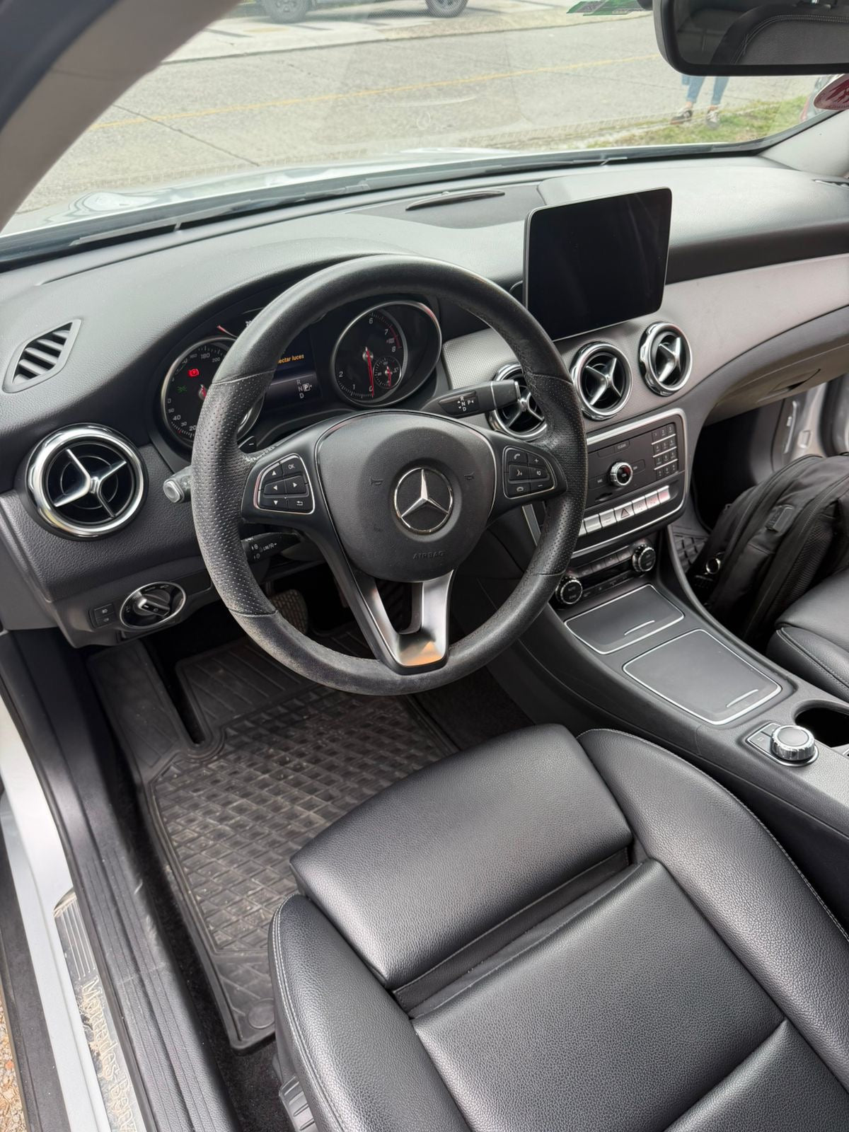 MERCEDES BENZ GLA200 1.6 TURBO 2020 AUTOMÁTICA