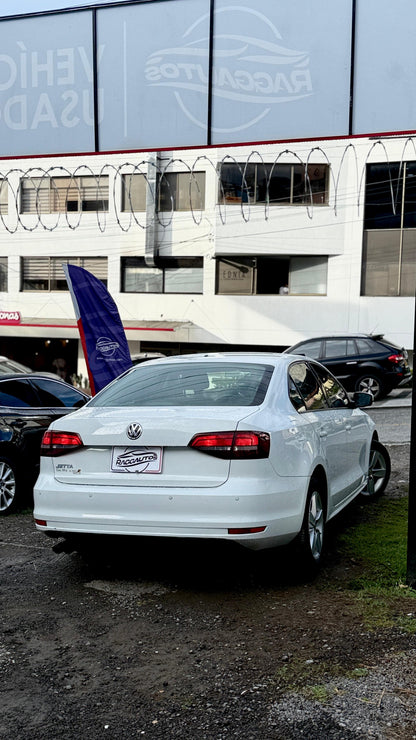 VOLKSWAGEN JETTA TRENDLINE 2.0 2018 AUTOMÁTICO