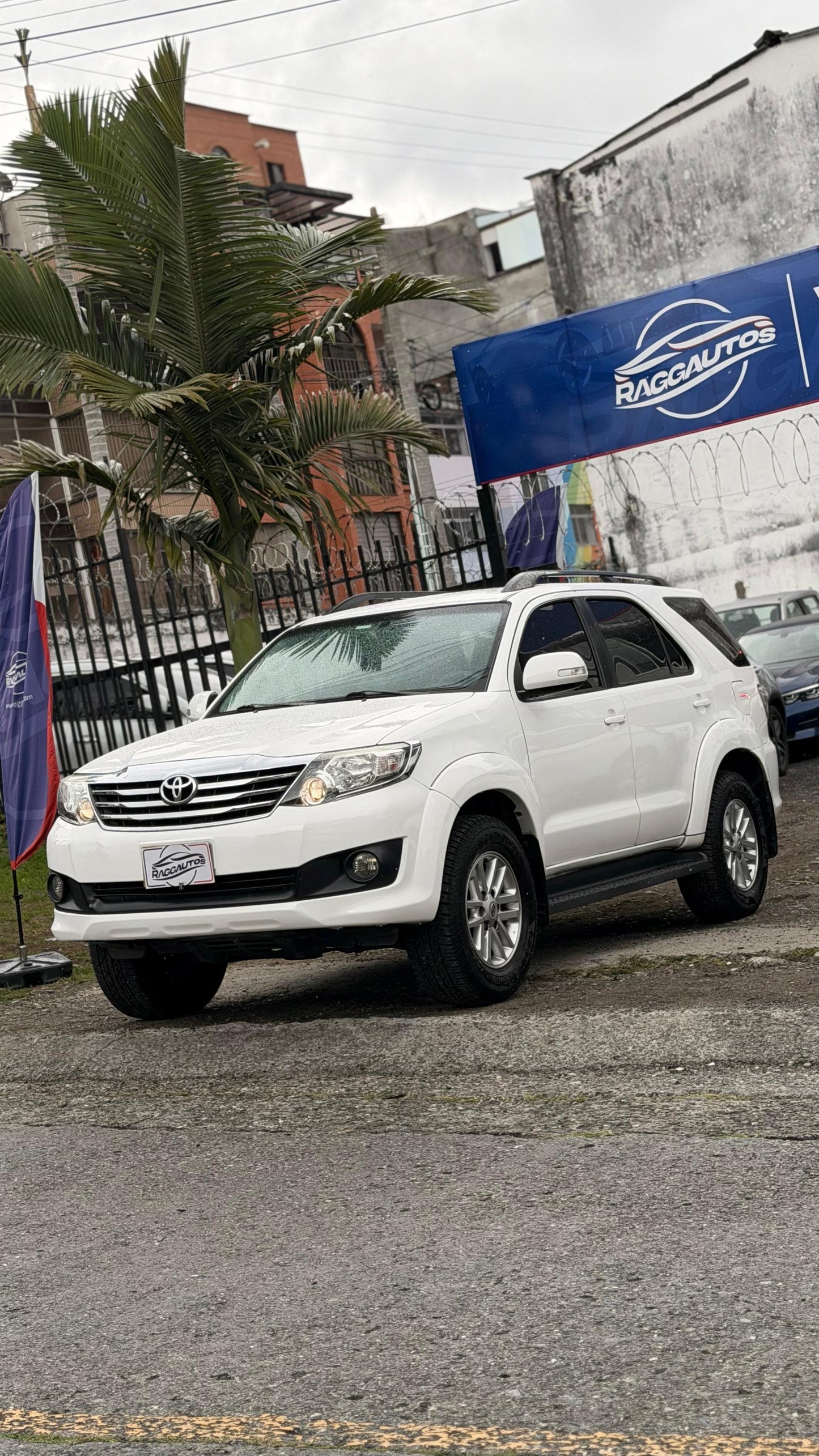 TOYOTA FORTUNER GASOLINA 4x2 2014 AUTOMÁTICA