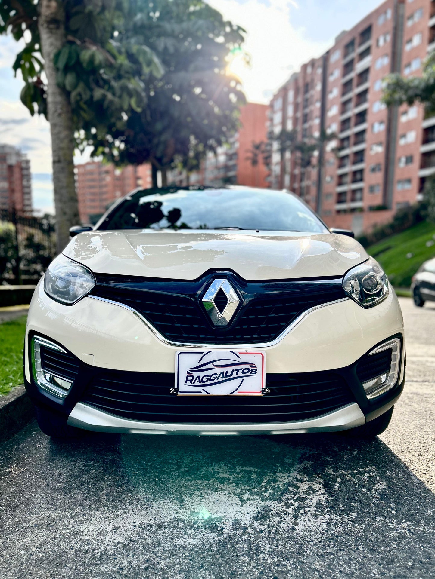 RENAULT CAPTUR INTENSE 2017 AUTOMÁTICA