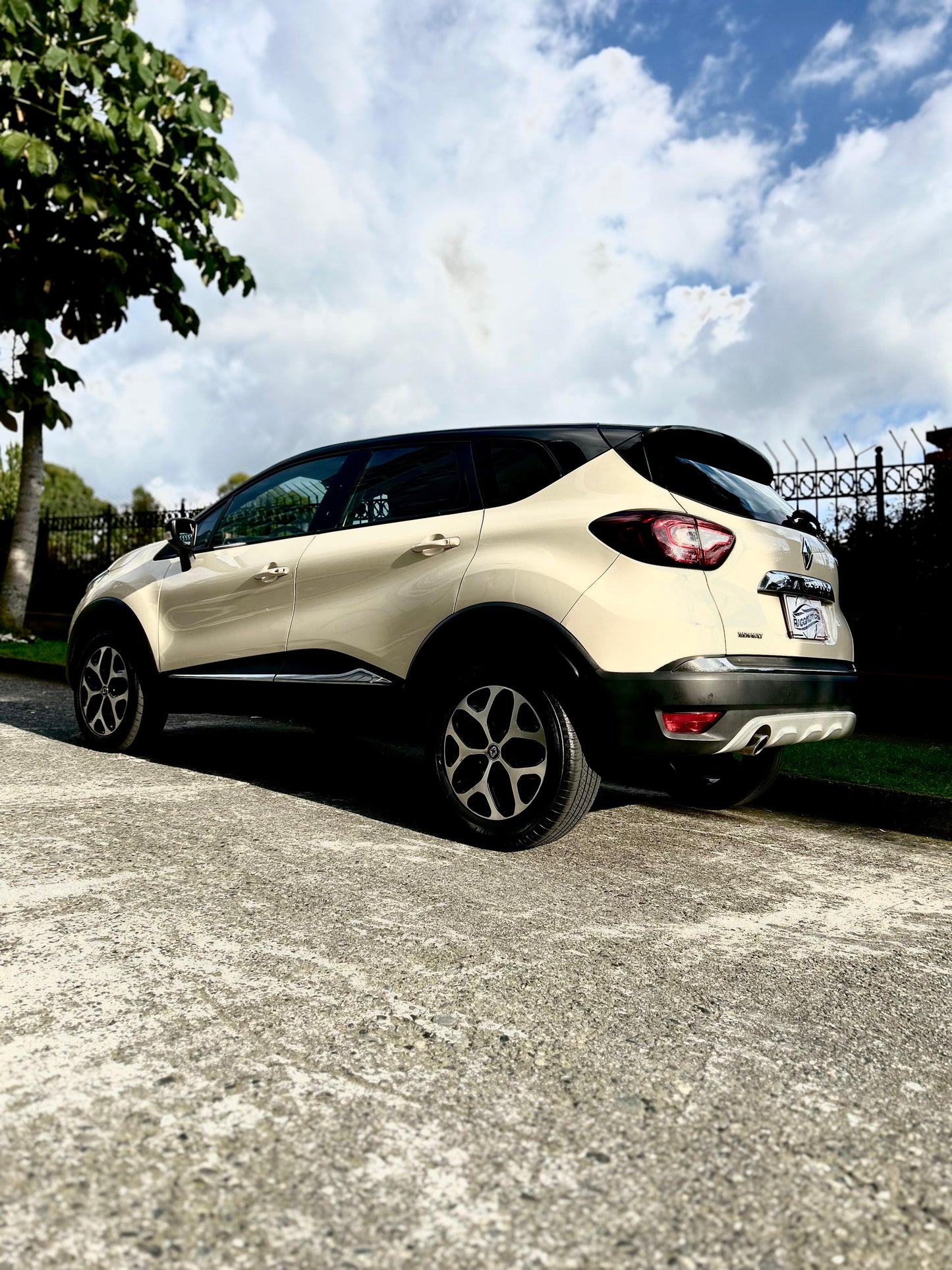 RENAULT CAPTUR INTENSE 2017 AUTOMÁTICA