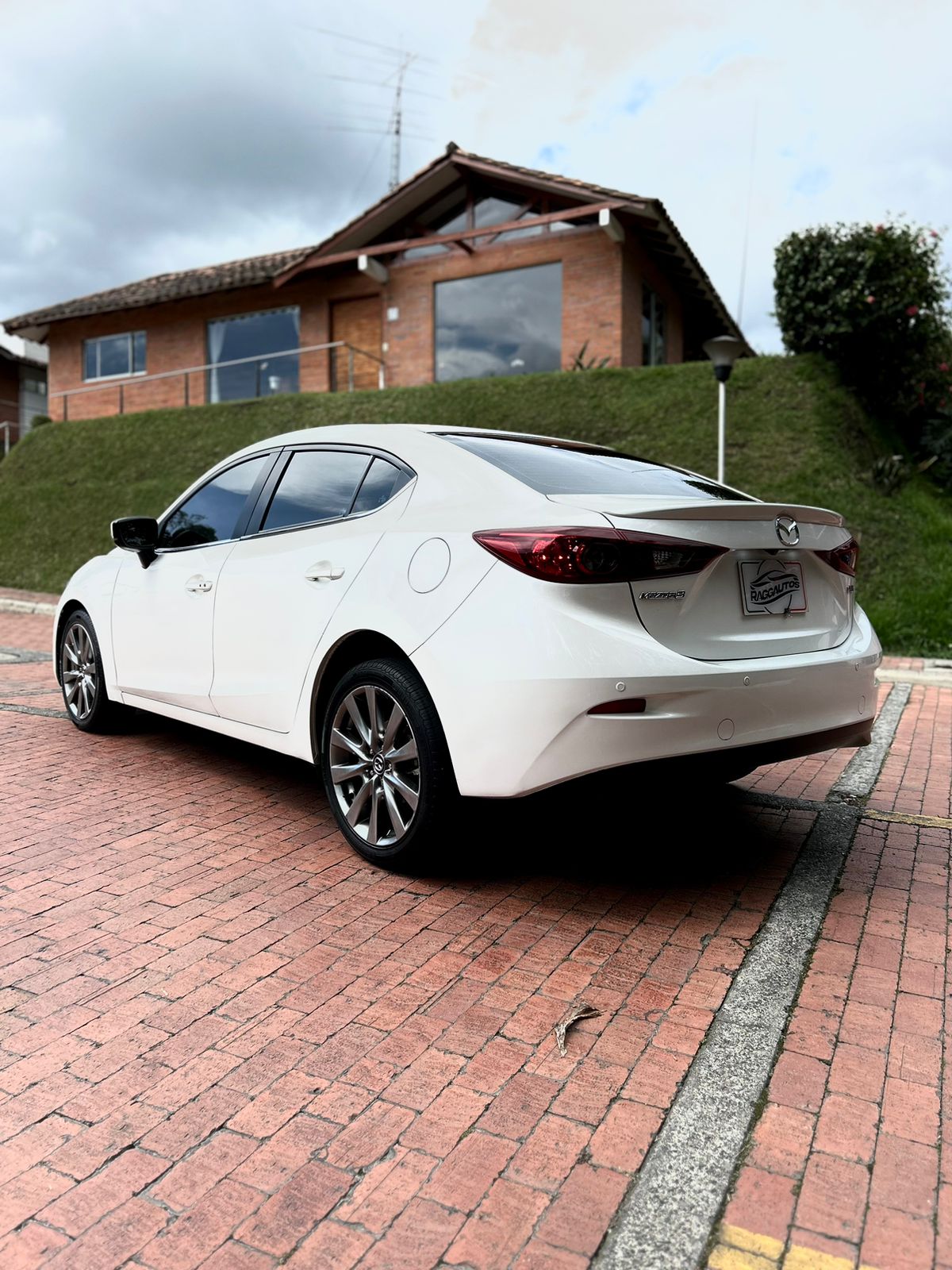 MAZDA 3 TOURING MECÁNICO SEDÁN 2.0 2018 MECÁNICO