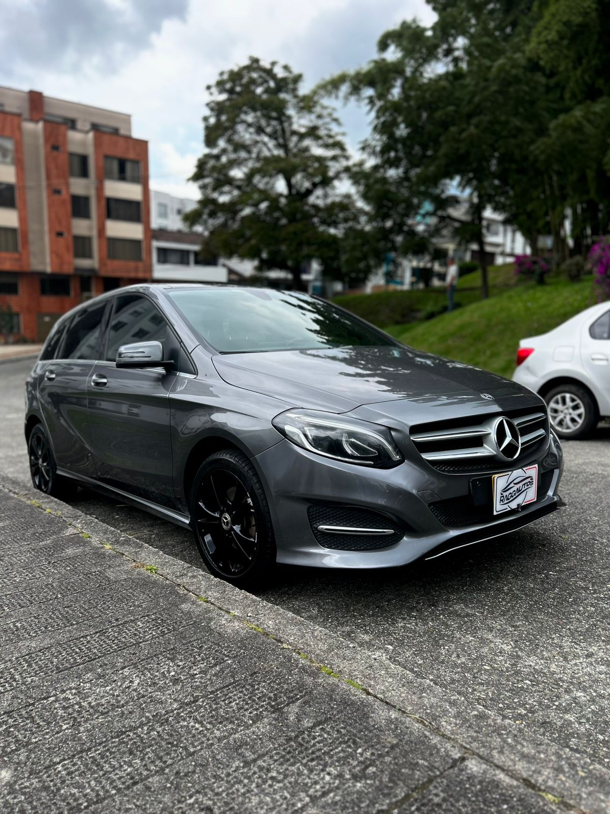 MERCEDES BENZ B180 2019 AUTOMÁTICO