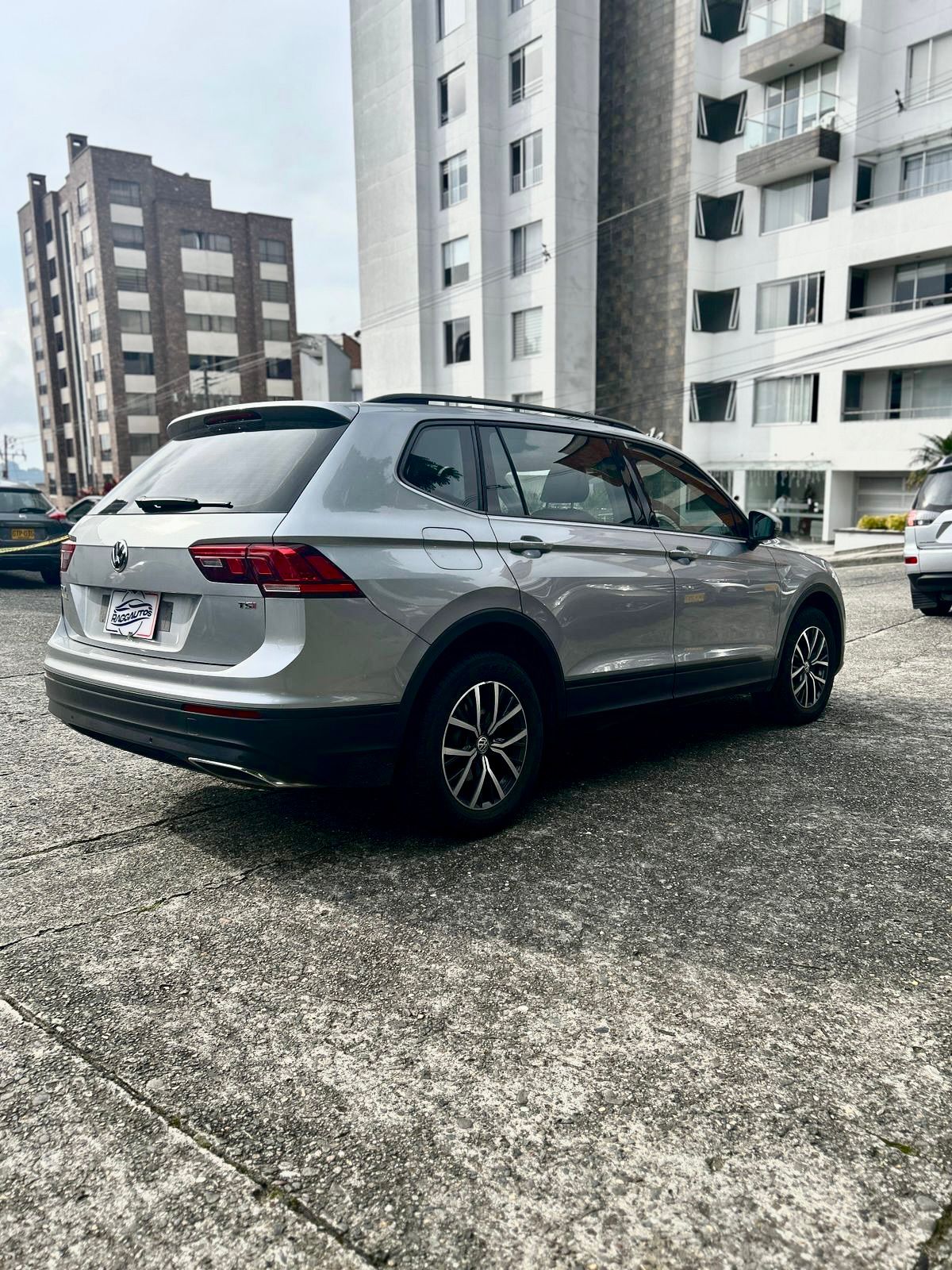 VOLKSWAGEN TIGUAN TSI 1.4 TURBO 2020 AUTOMÁTICA