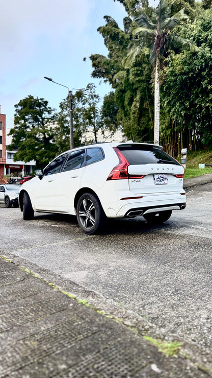 VOLVO XC60 T5 DESIGN VERSIÓN FULL 2021 AUTOMÁTICA