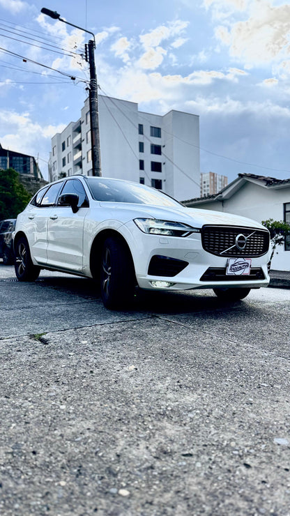 VOLVO XC60 T5 DESIGN VERSIÓN FULL 2021 AUTOMÁTICA