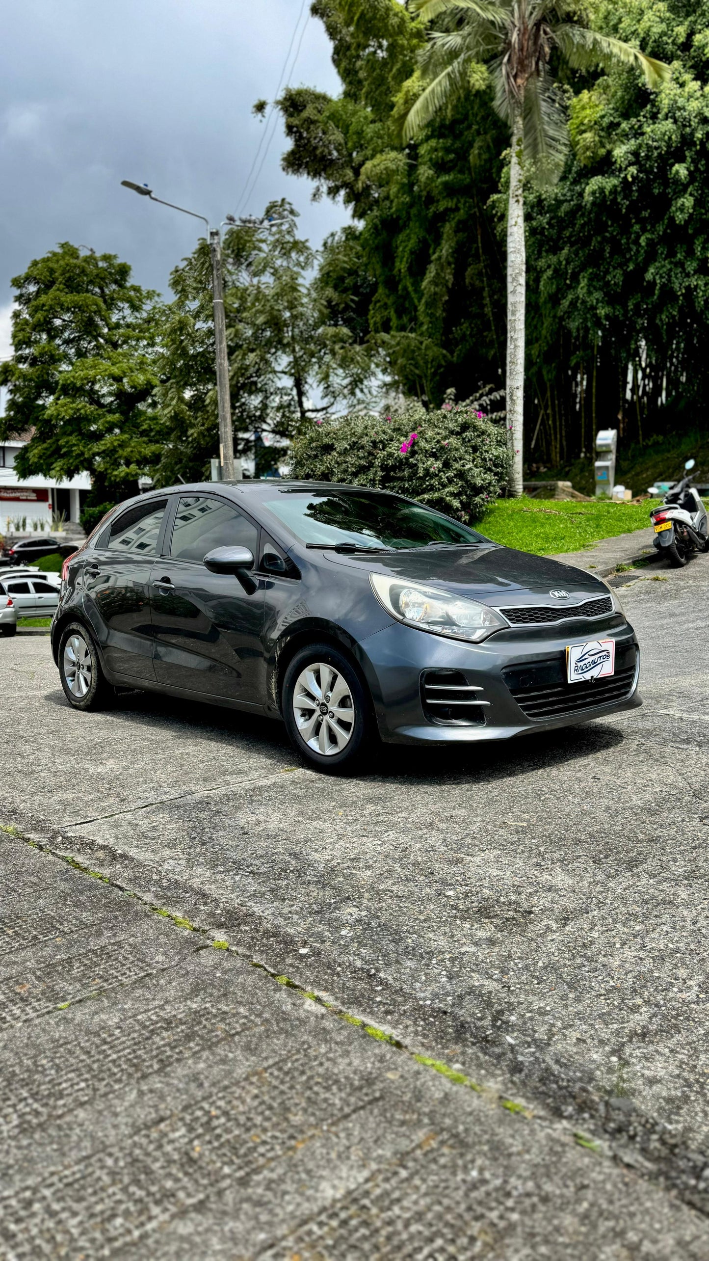 KIA RIO SPICE R 1.4 HATCHBACK 2016 AUTOMÁTICO