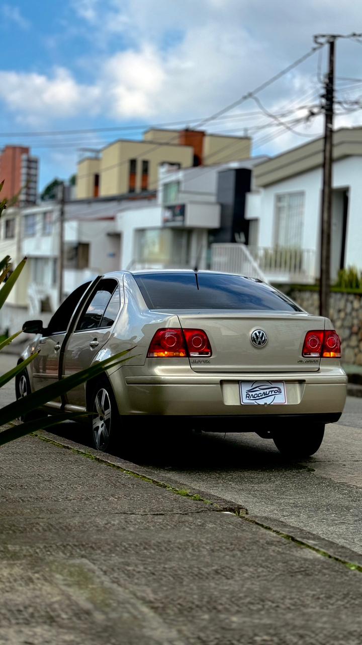 VOLKSWAGEN JETTA EUROPA CLÁSICO 2.0 2013 MECÁNICO